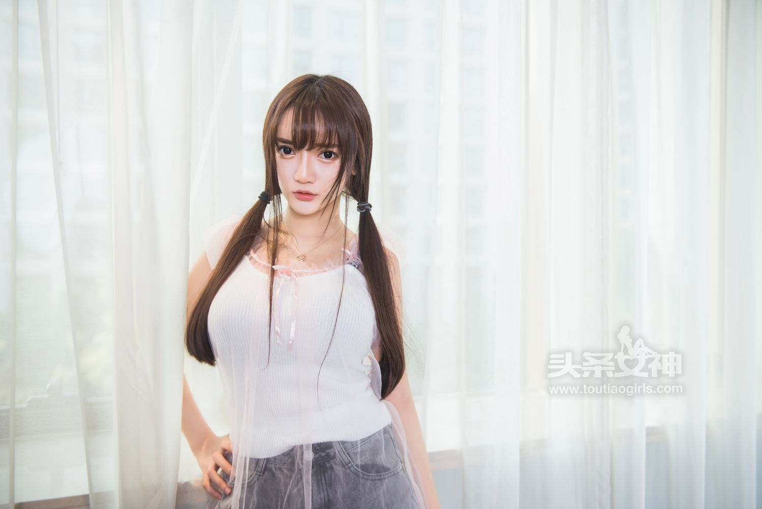 小如镜人间物语 大眼萌妹的白袜子
