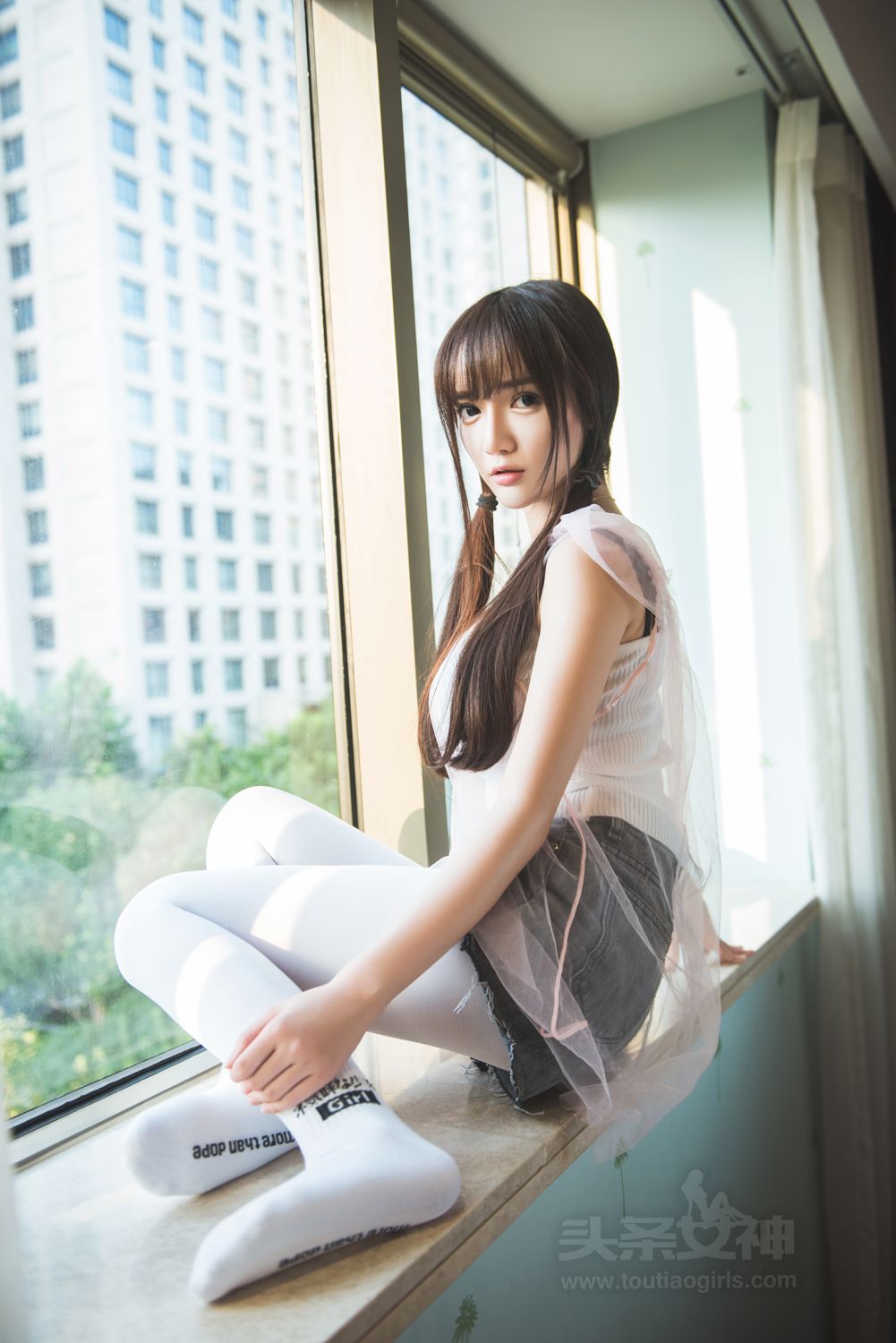 小如镜人间物语 大眼萌妹的白袜子