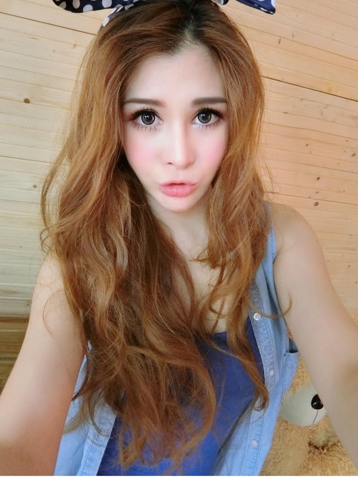 台湾正妹陈语妃 让你晓得什么叫事业线