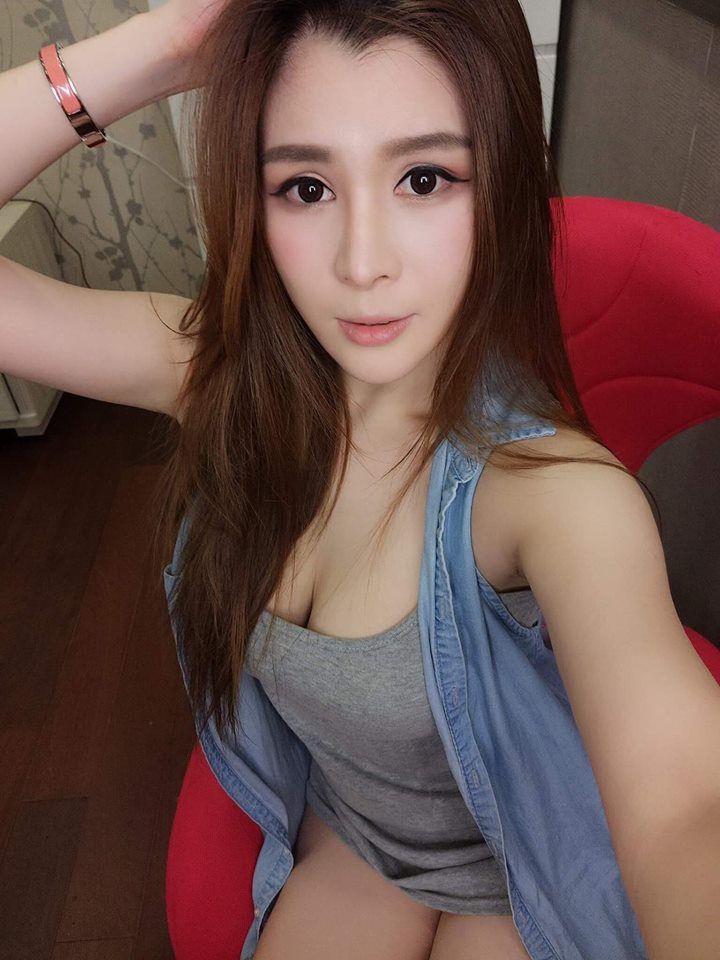台湾正妹陈语妃 让你晓得什么叫事业线