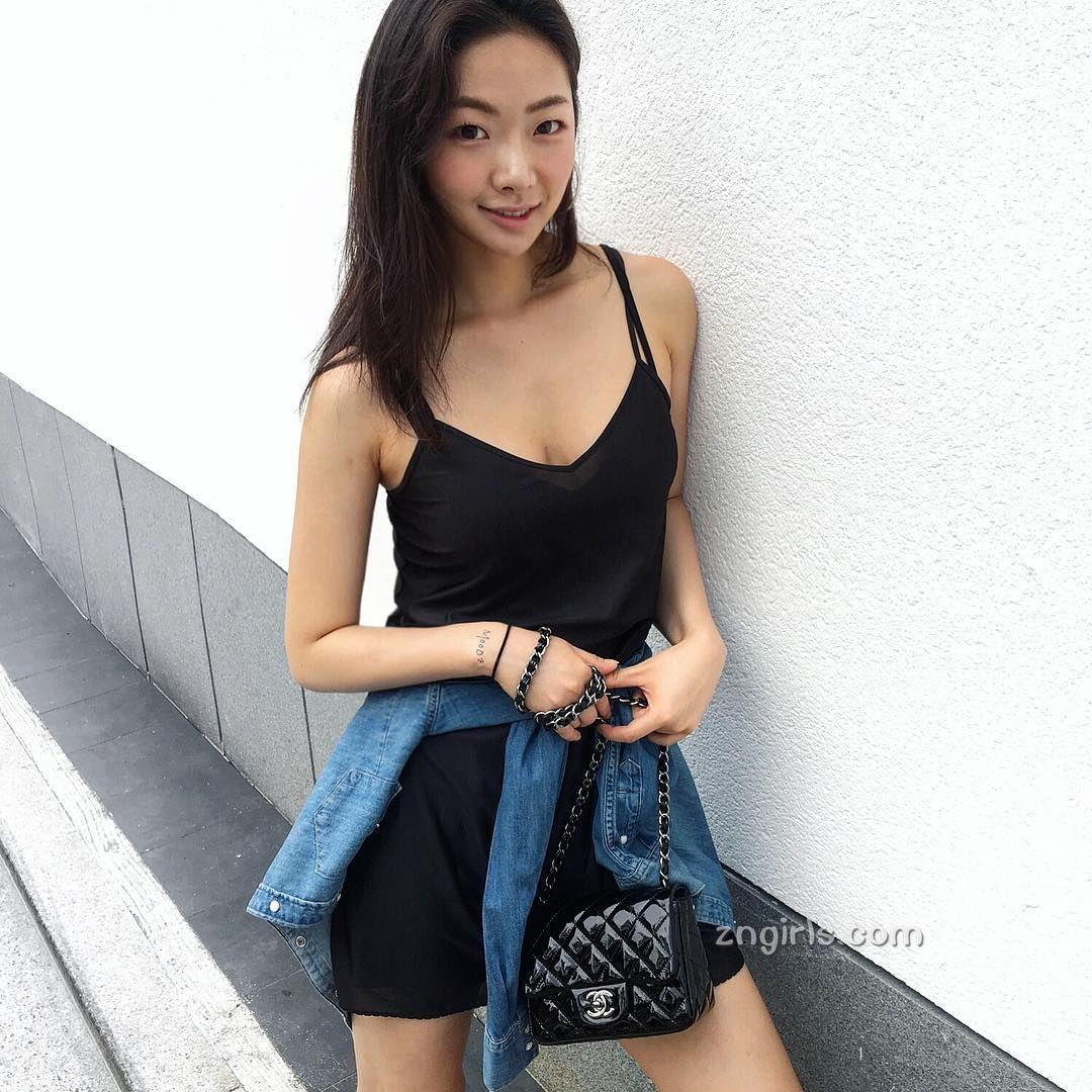 晨运女郎으네무드 超短裤与圆润翘臀
