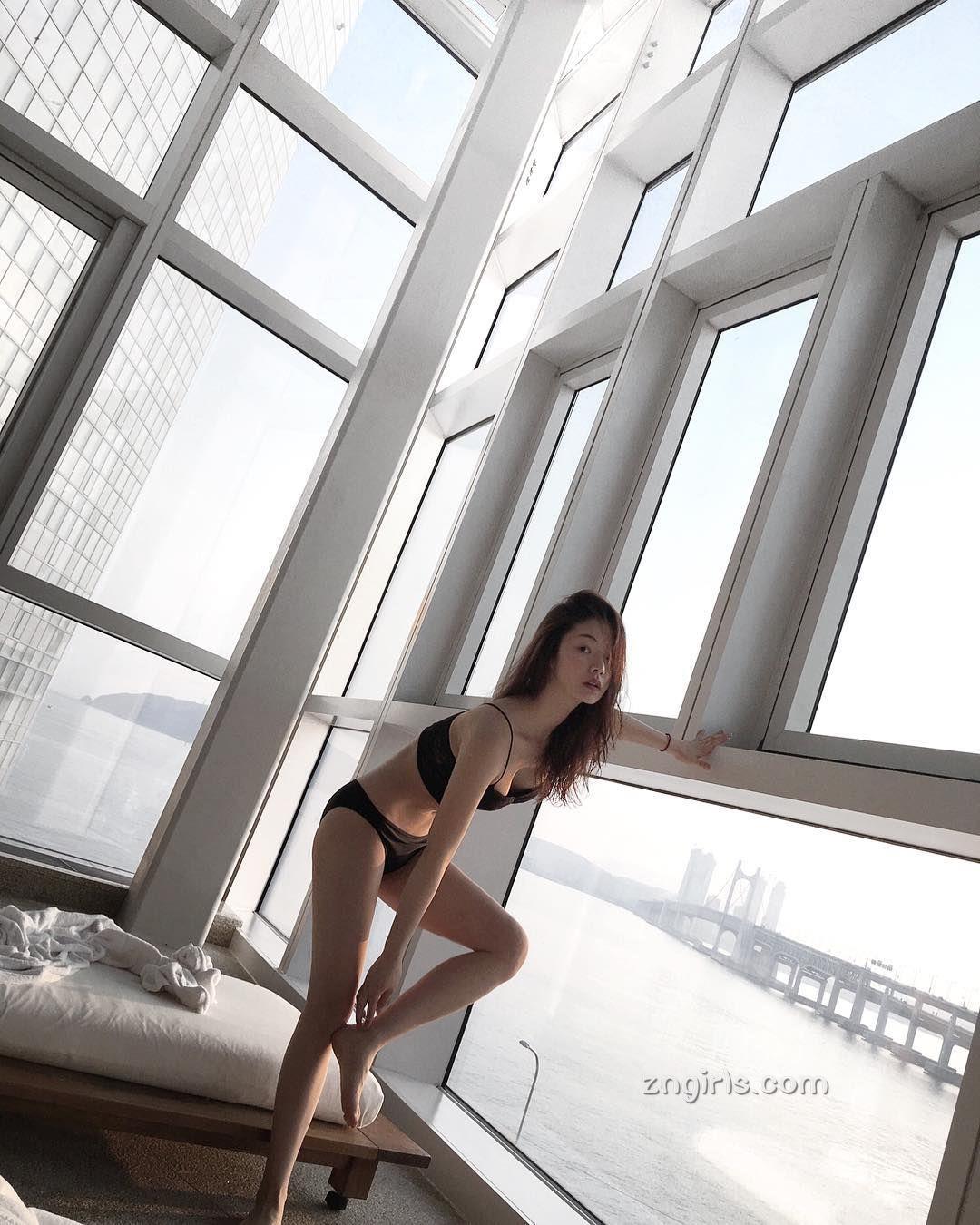 晨运女郎으네무드 超短裤与圆润翘臀