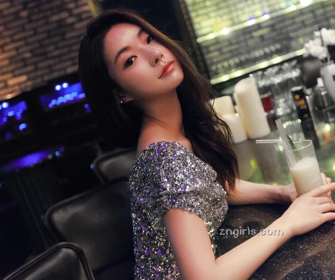 晨运女郎으네무드 超短裤与圆润翘臀