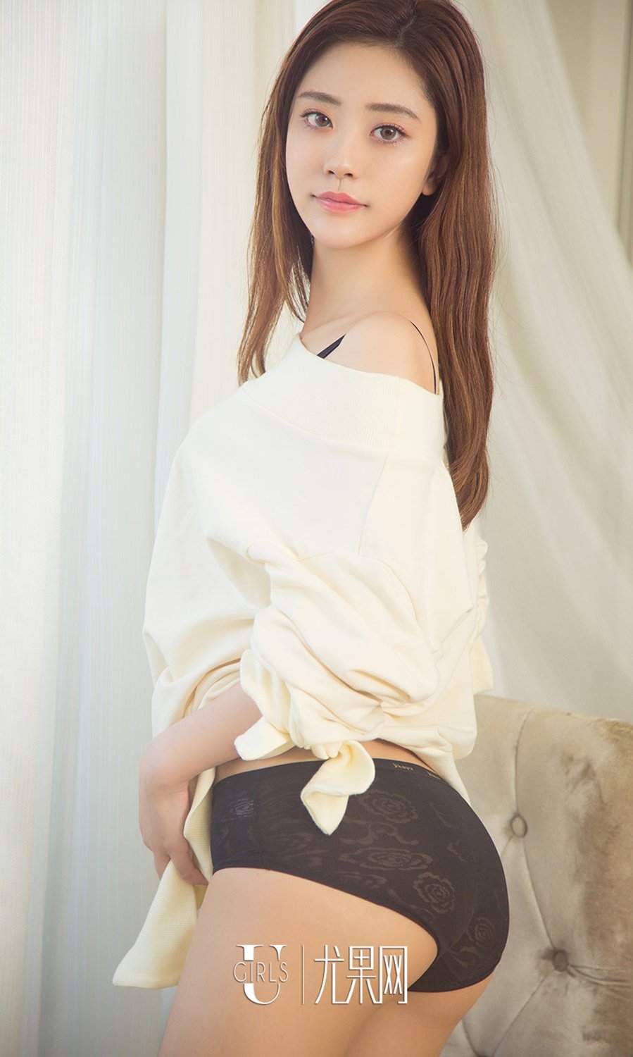 夏函好身材美如画 灵动大眼印花衬衫
