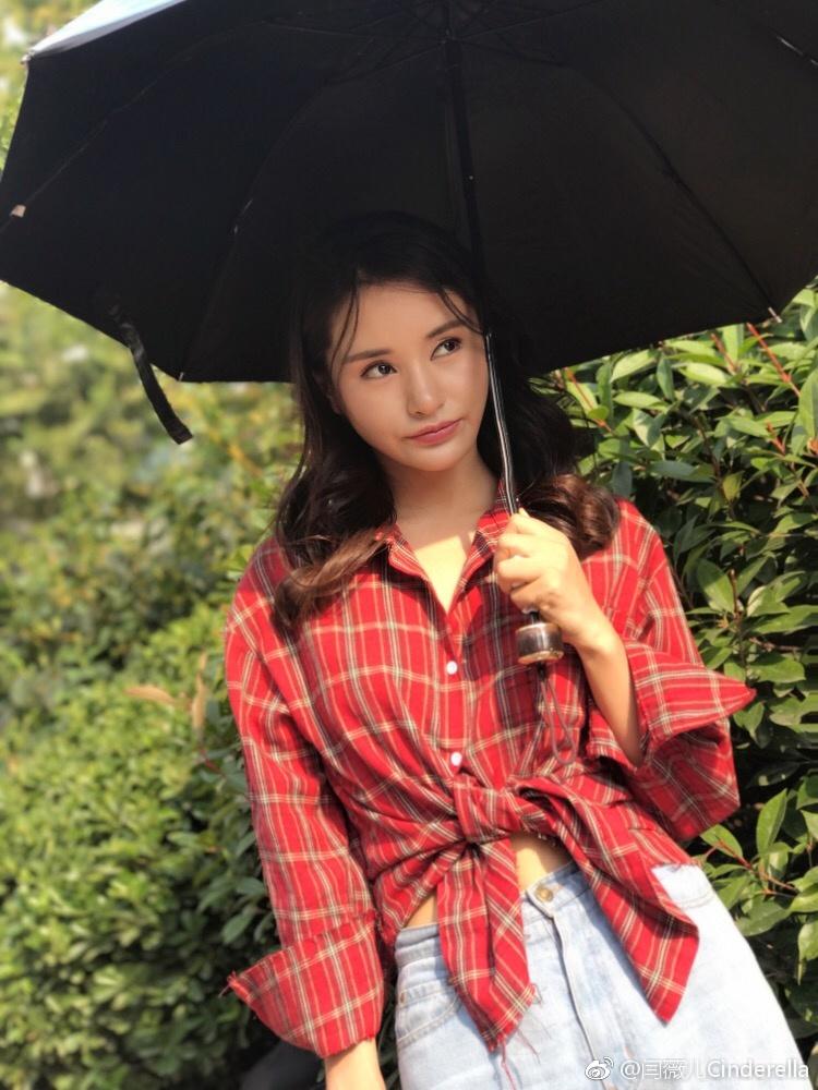 闫薇儿的微博私房定制写真