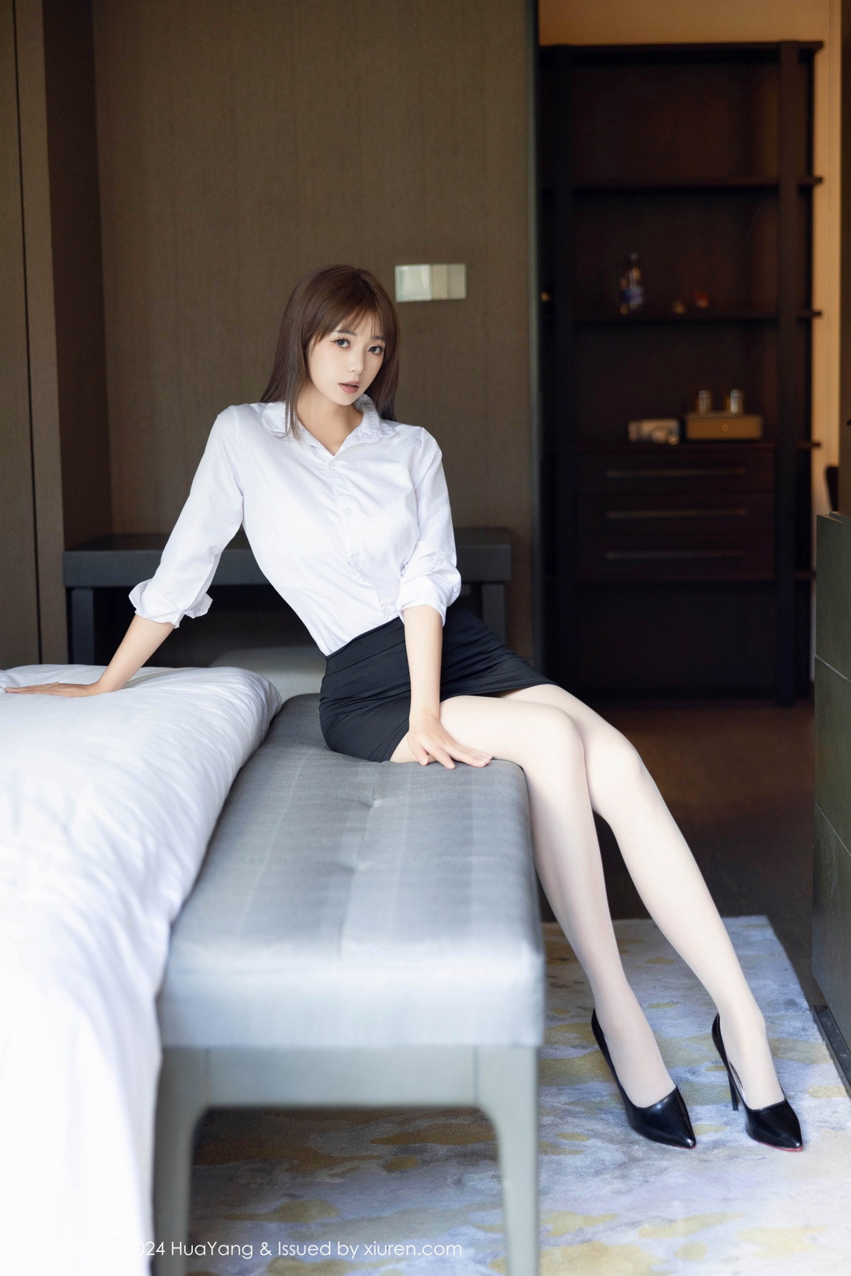 [HuaYang]高清写真图 2024.09.05 VOL.604 宋-kiki 丝袜美腿
