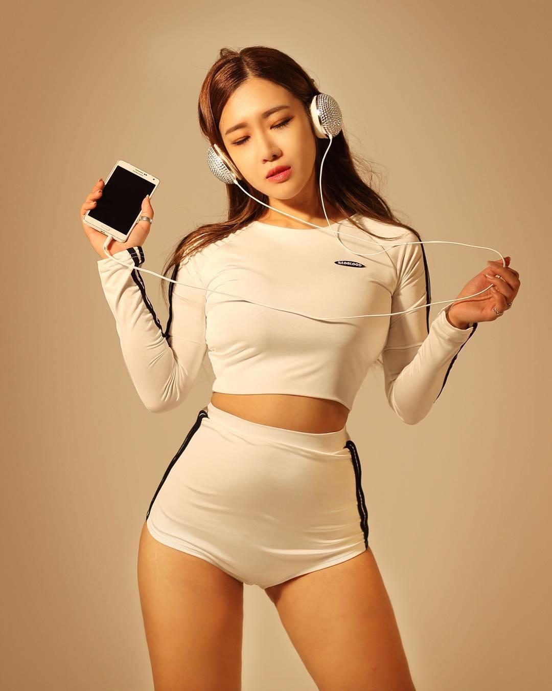 韩国正妹Jin Jin 紧身运动服性感火爆