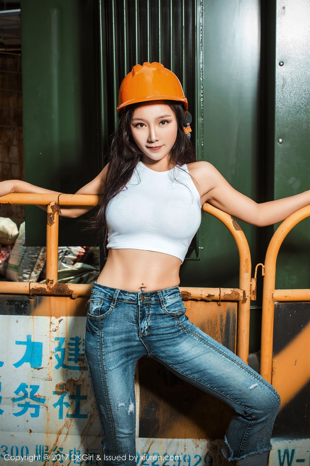 高颜值健身媛美人 真空演绎狂野电工