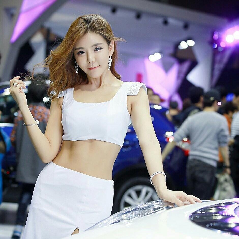 南韩妹子黄丽娅脾气不好！性感比基尼大方来献宝～
