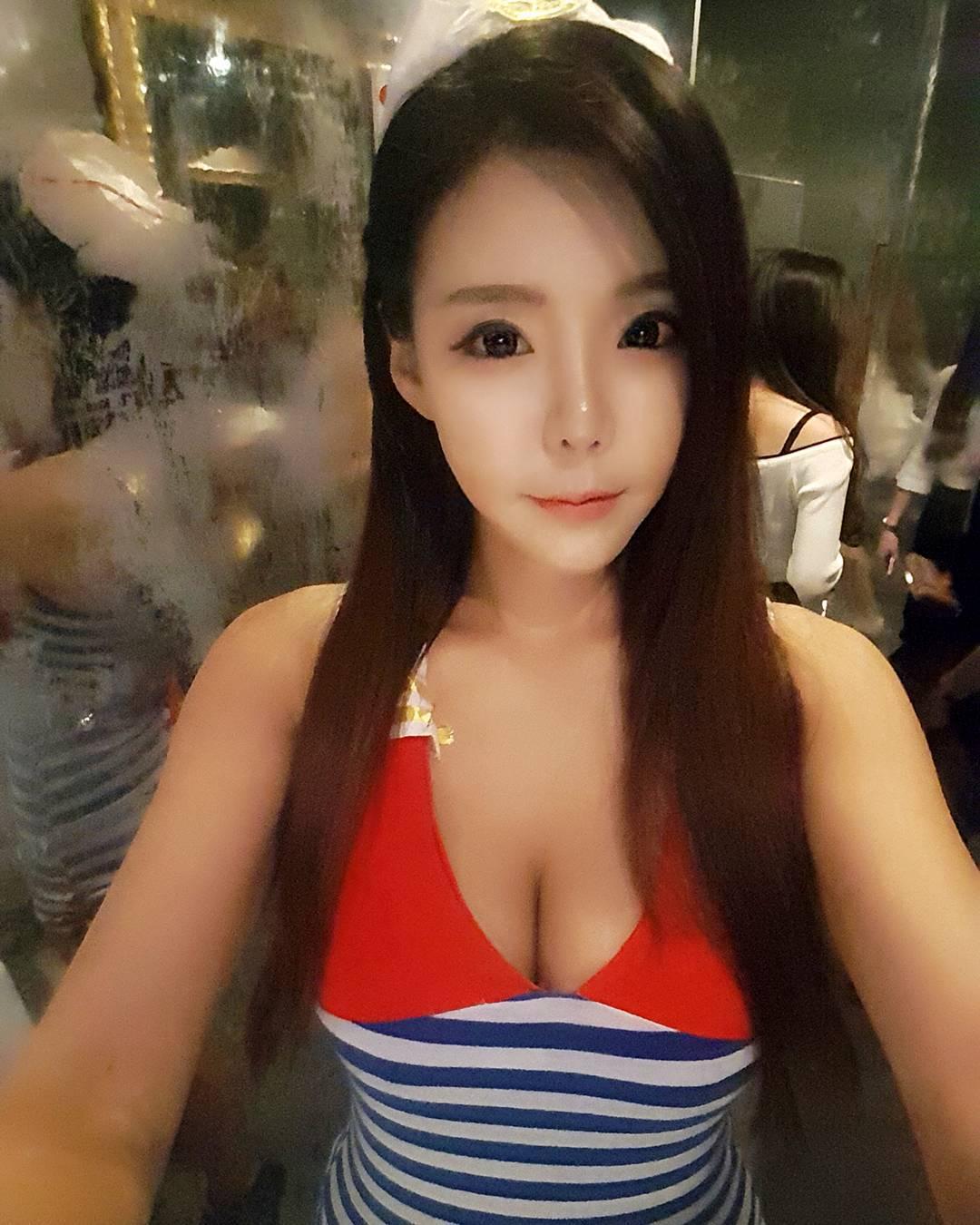 南韩妹子黄丽娅脾气不好！性感比基尼大方来献宝～