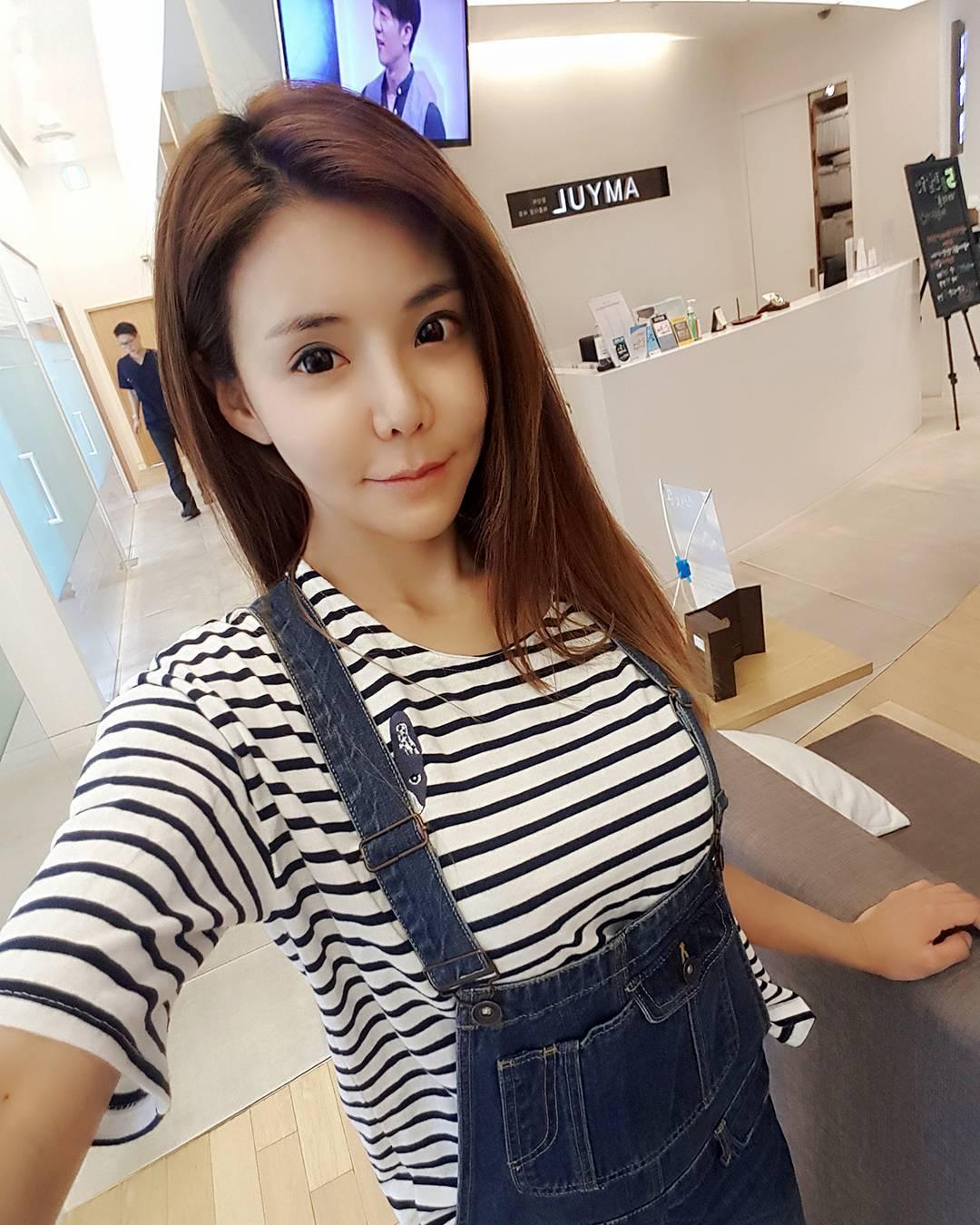 南韩妹子黄丽娅脾气不好！性感比基尼大方来献宝～
