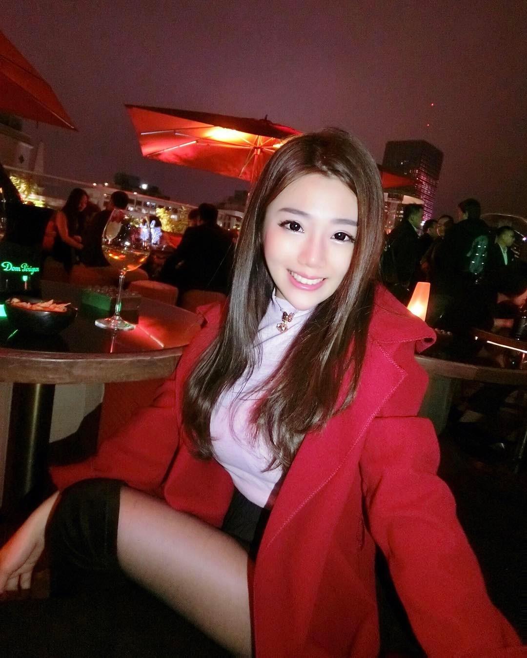 Lynna Lin- 强大反差萌！超萌小甜心拥「深沟长腿」