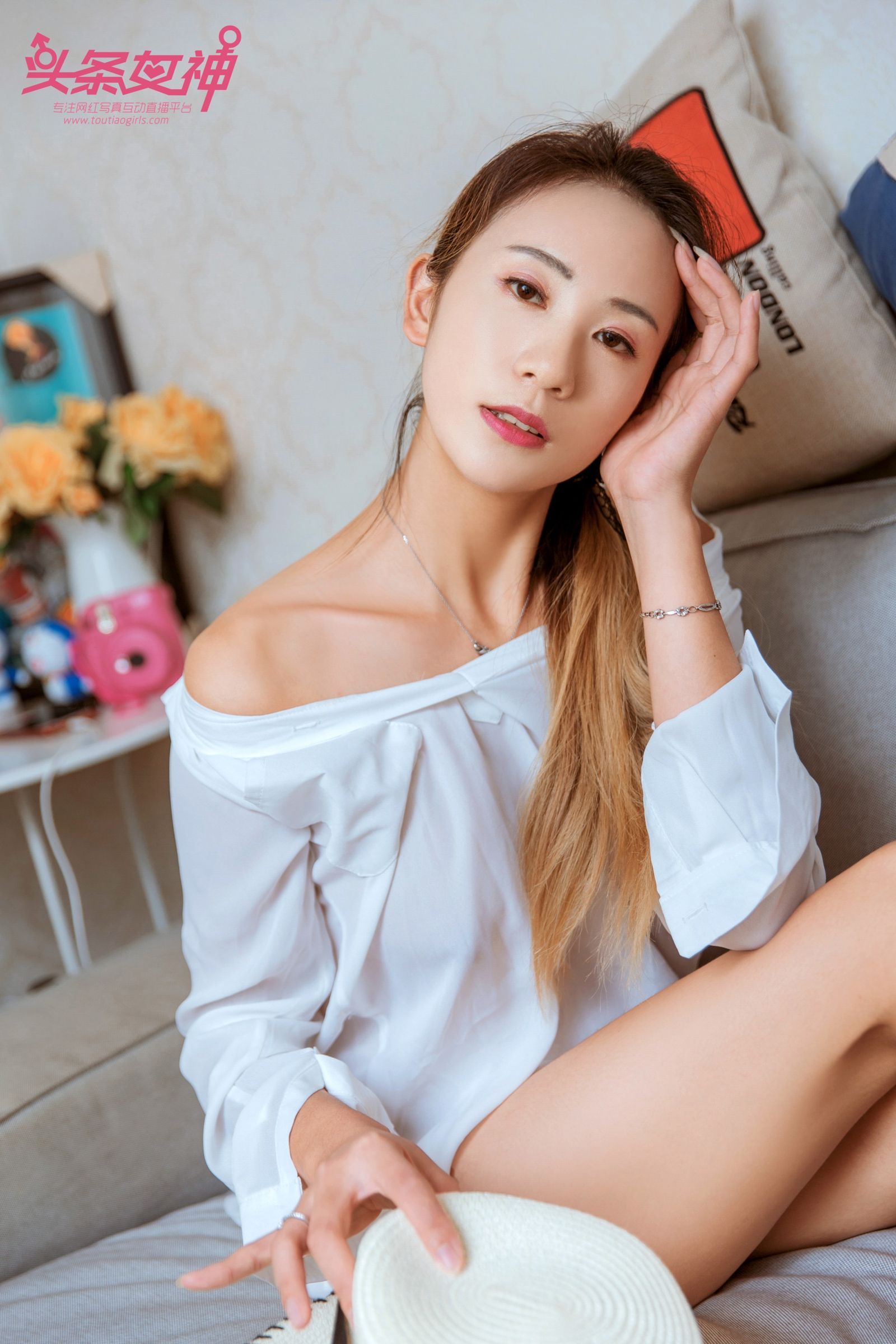 女神火儿风轻云淡 波澜不惊清雅宜人