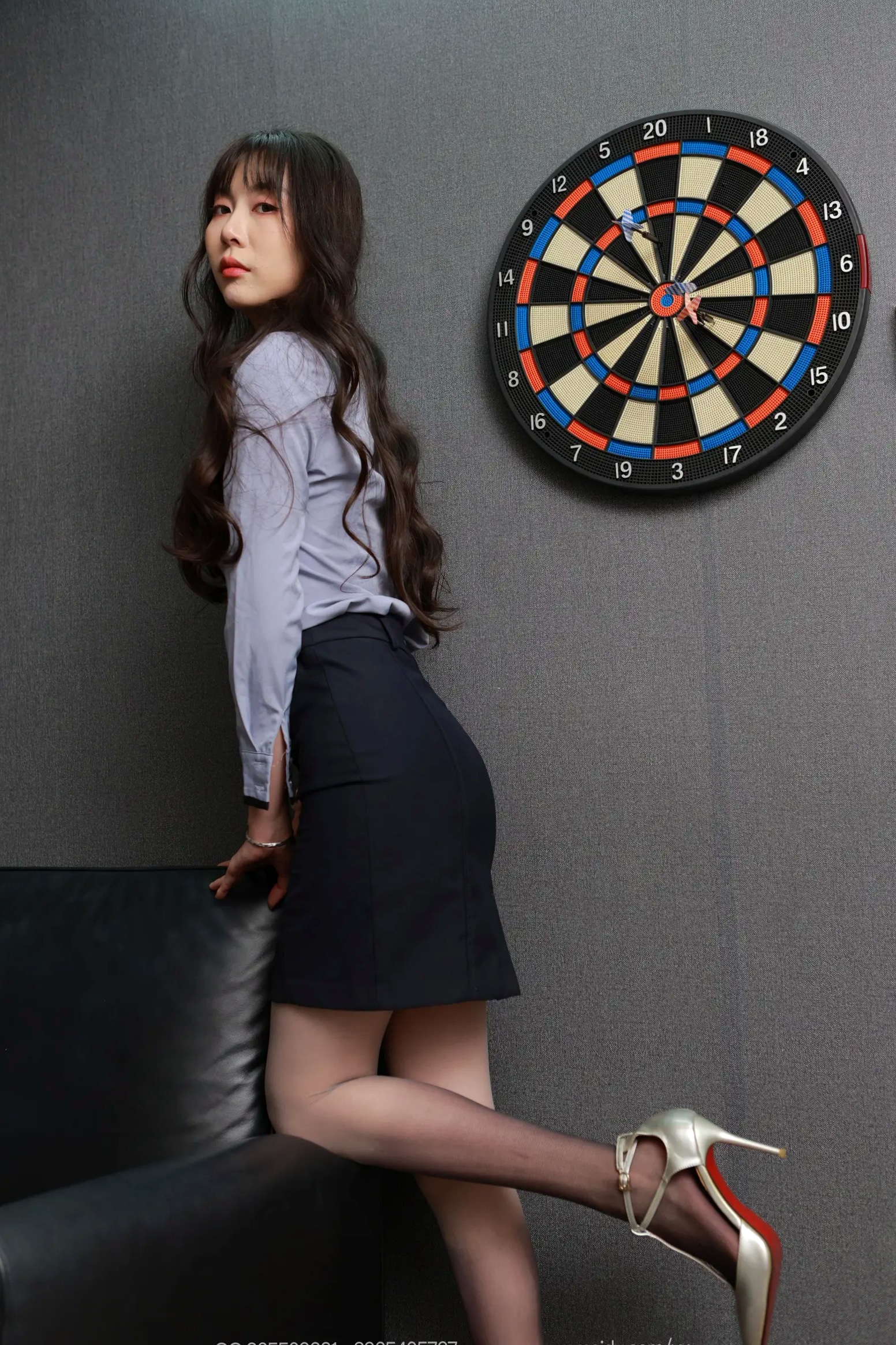 IESS异思趣向 团团《黑白渐变丝》性感职业装黑丝美腿，演绎知性职场制服诱惑，极致视觉盛宴[98P]