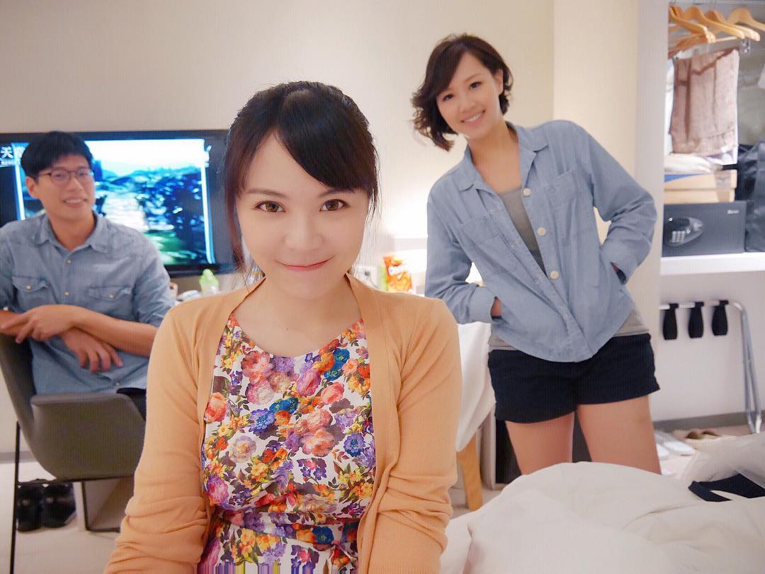 开水小姐- 大眼正妹歌手撑爆吊带