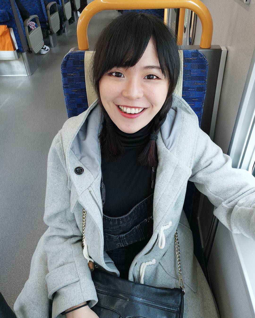 开水小姐- 大眼正妹歌手撑爆吊带
