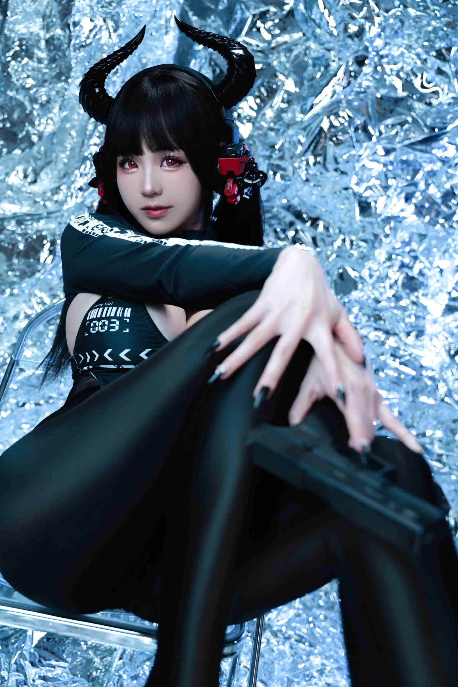 miko酱ww - 机械姬：赛博朋克风机甲少女私房写真，科幻冷艳造型，黑白双姝极致诱惑[25P]