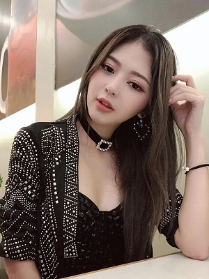 Liz Kim cương