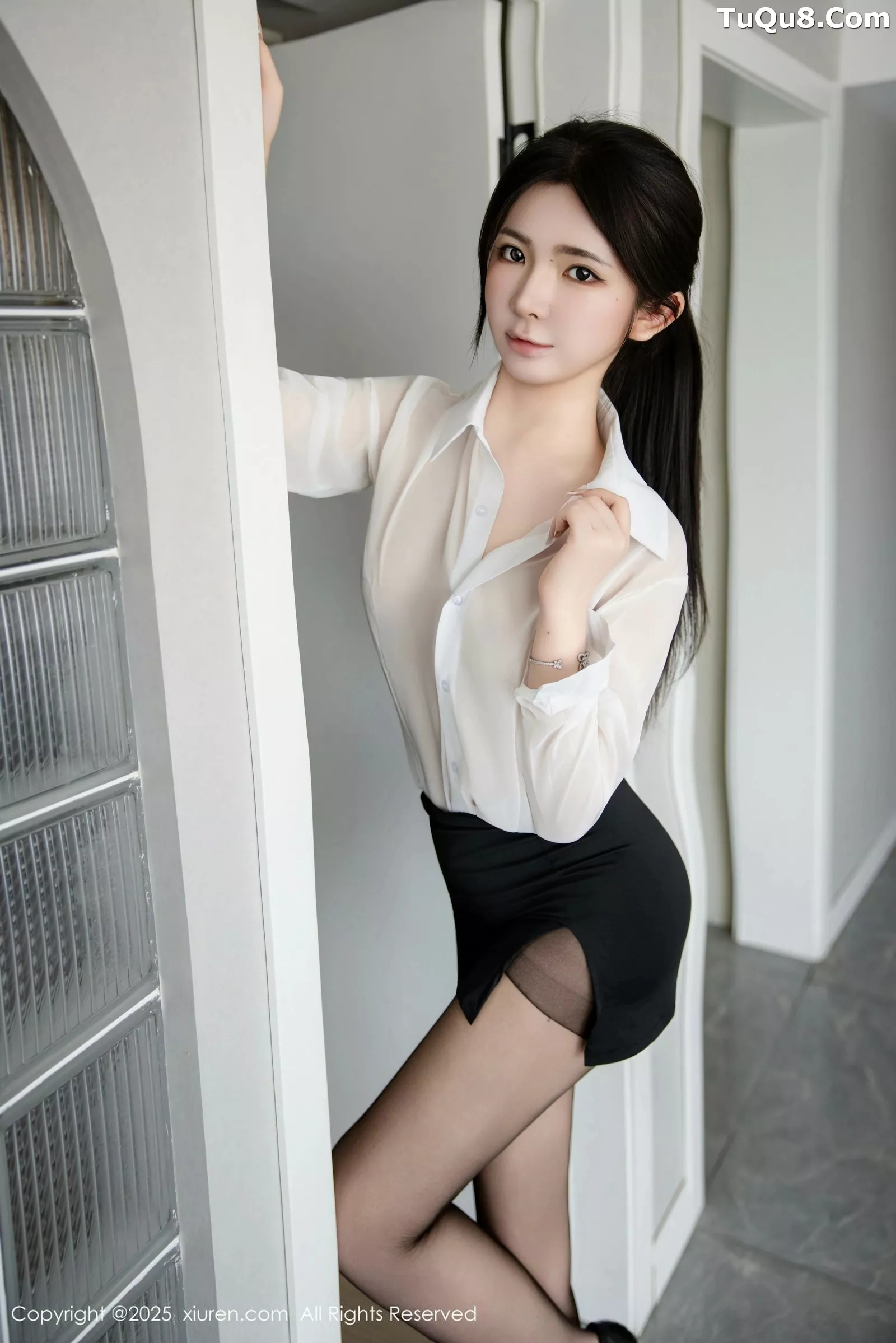 [XiuRen]高清写真图 2025.05.29 No.10338 童童Bunny 性感OL