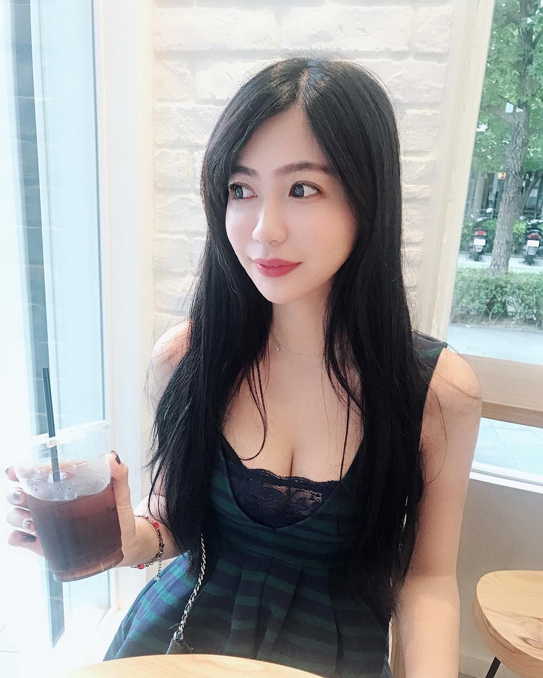 甜美小宅女杨吉儿 平常不出门在家自拍