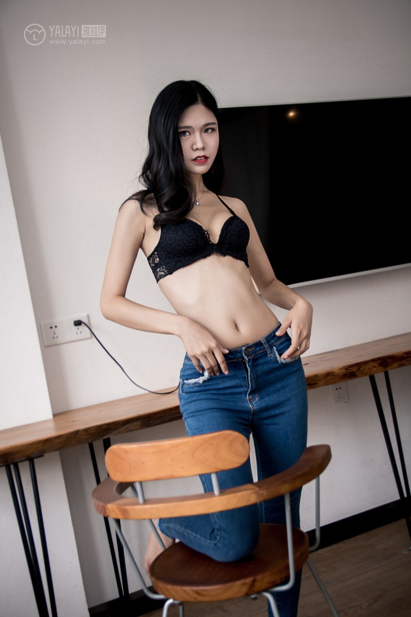 [YALAYI雅拉伊]高清写真图 2019.02.11 No.095 窥视 小灰