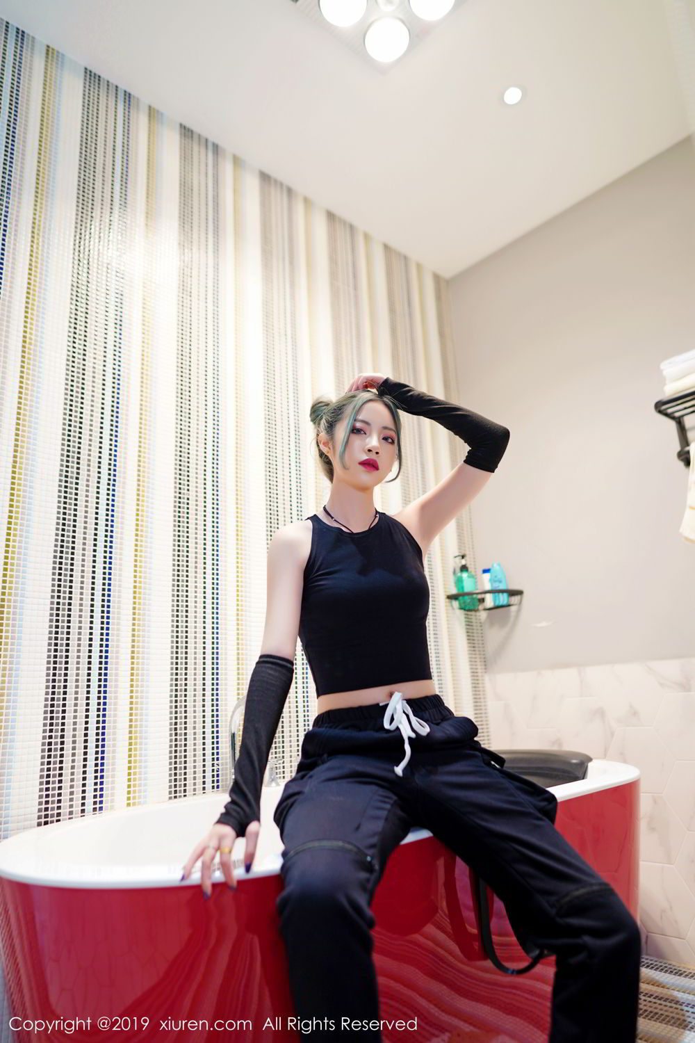[XIUREN]高清写真图 2019.08.26 贾诗晗