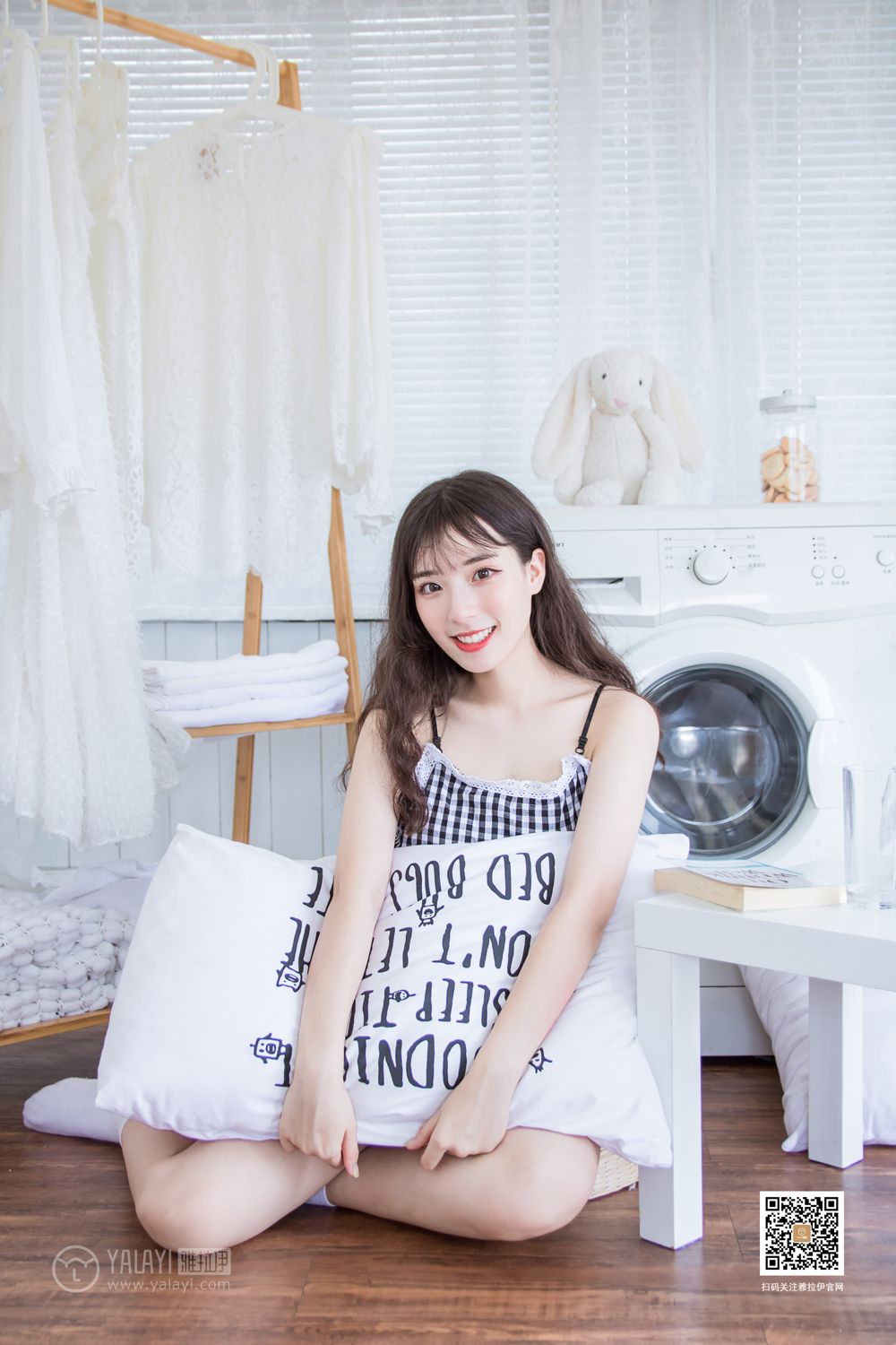 [YALAYI雅拉伊]高清写真图 2019.08.14 No.369 一双白袜子 阿橙