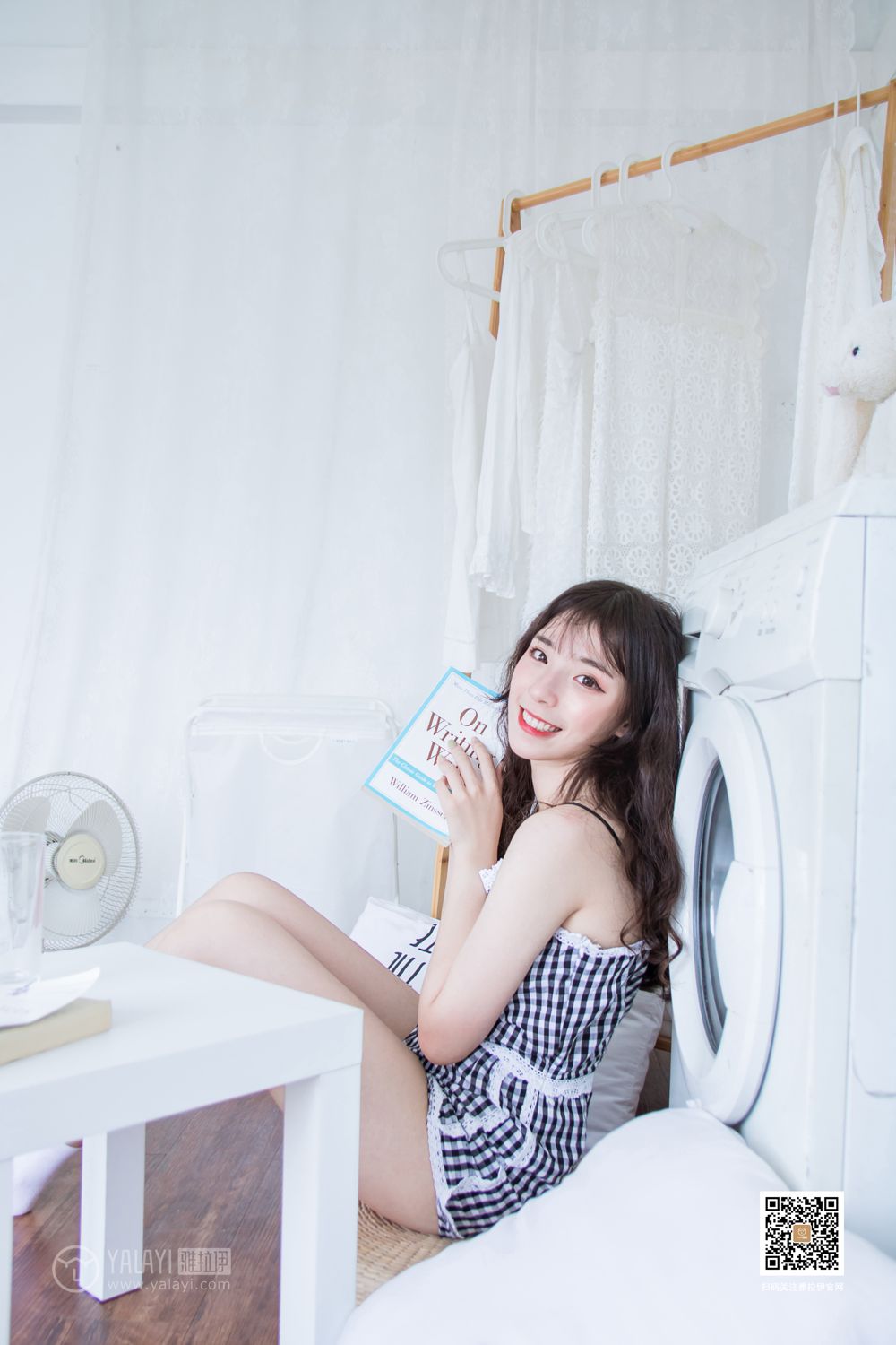 [YALAYI雅拉伊]高清写真图 2019.08.14 No.369 一双白袜子 阿橙