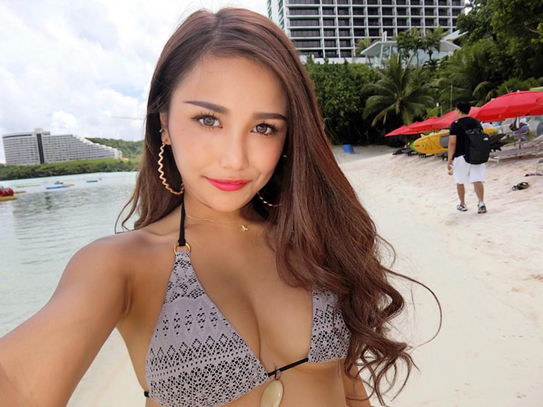 混血正妹身材超正，比基尼包不住北半球