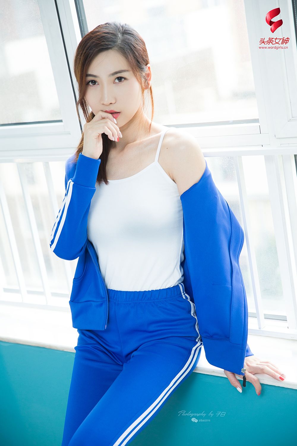[TouTiao头条女神]高清写真图 2019.08.12 校园的早晨 舒文