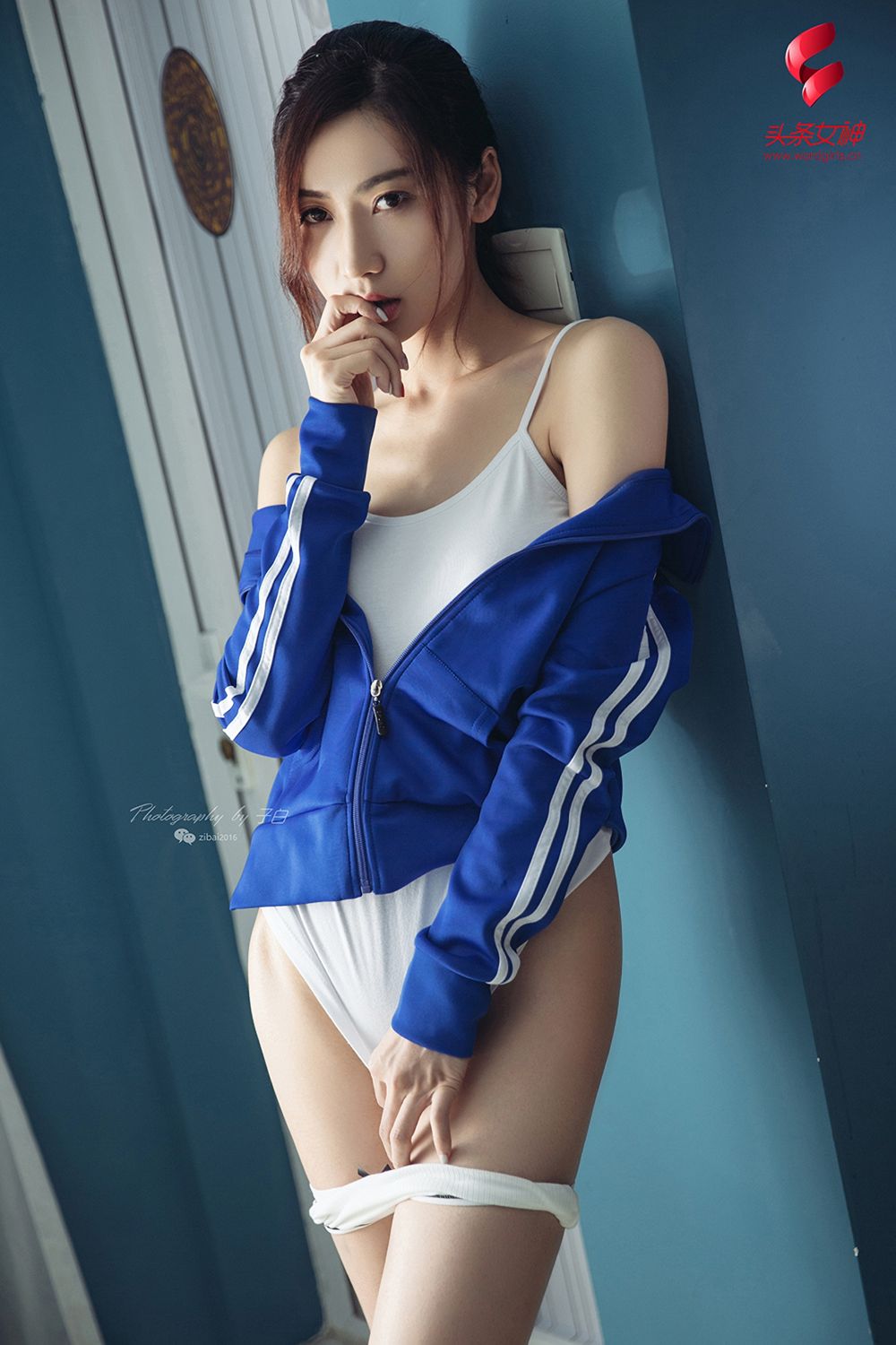 [TouTiao头条女神]高清写真图 2019.08.12 校园的早晨 舒文