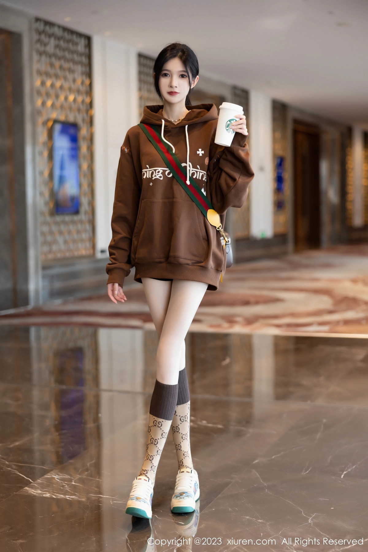 [XiuRen]高清写真图 2023.10.10 No.7488 程程程- 清纯美腿