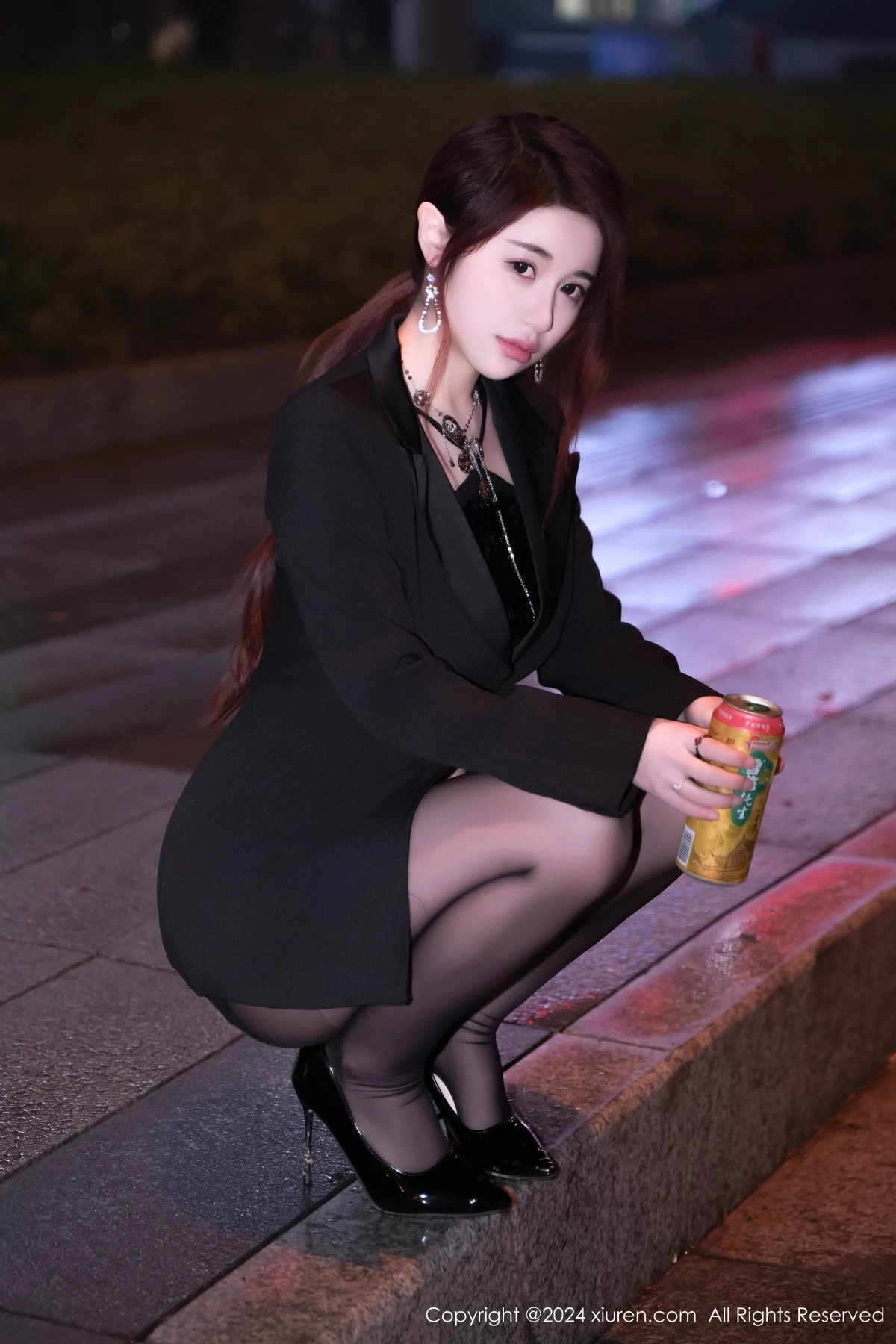 [XiuRen]高清写真图 2024.03.08 No.8199 美七 Mia 黑丝美腿