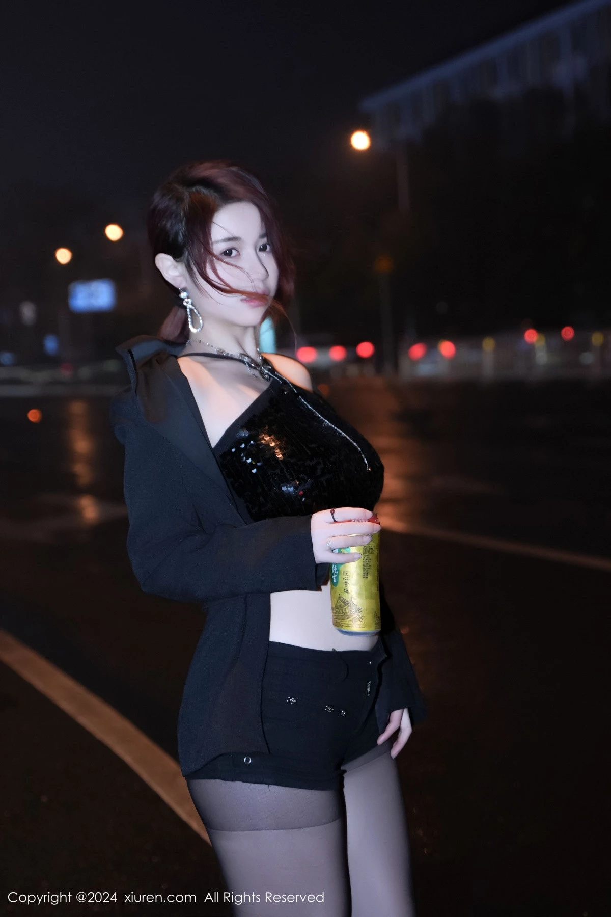 [XiuRen]高清写真图 2024.03.08 No.8199 美七 Mia 黑丝美腿