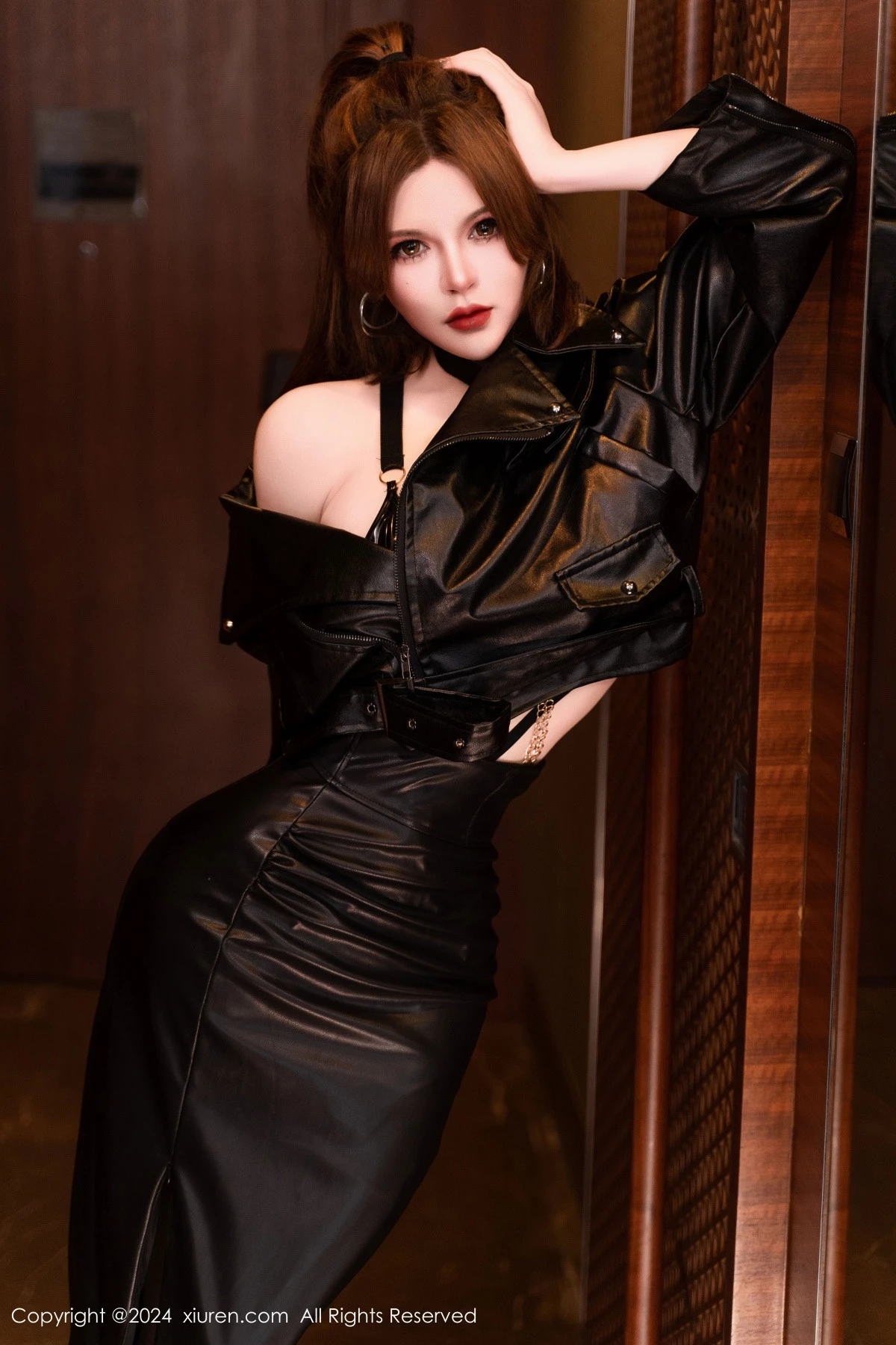 [XiuRen]高清写真图 2024.03.28 No.8305 伊丽莎有点白 美腿性感