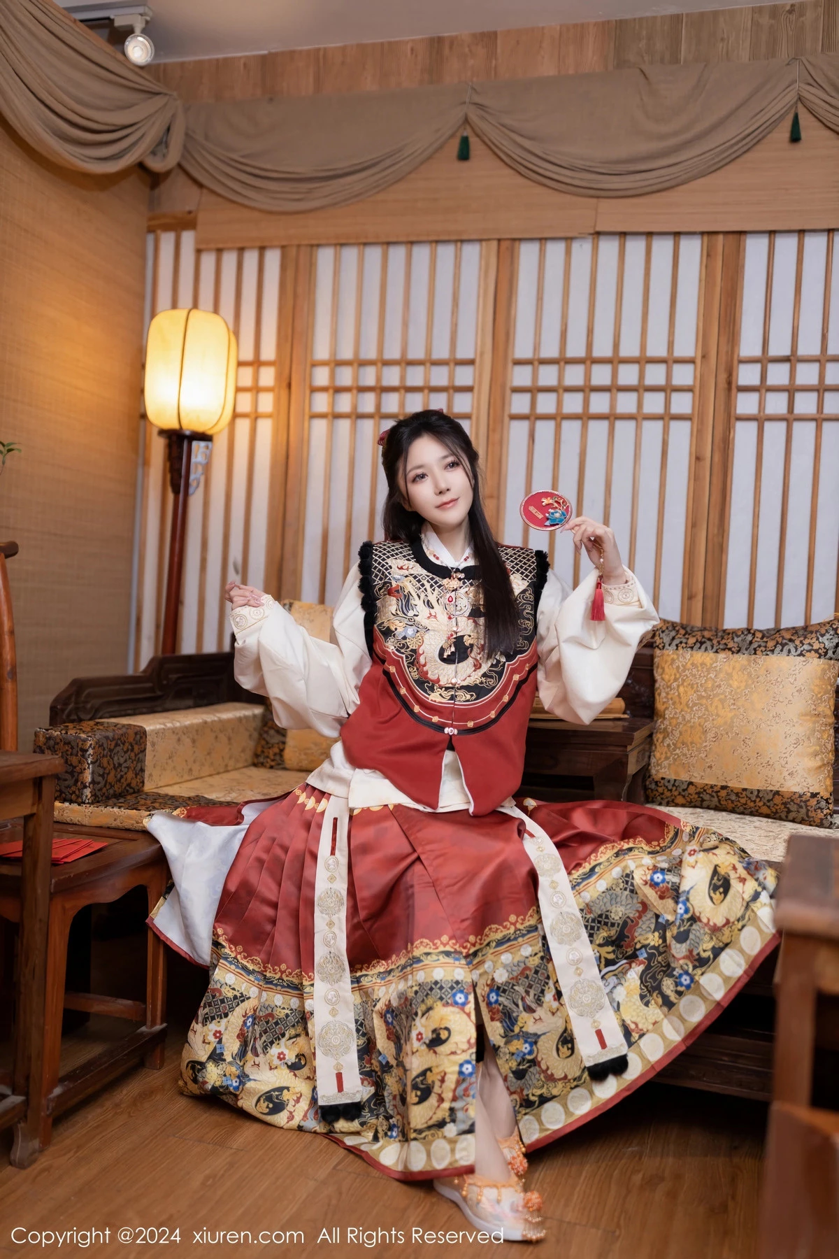[XiuRen]高清写真图 2024.02.08 No.8095 鱼子酱Fish 美腿妩媚