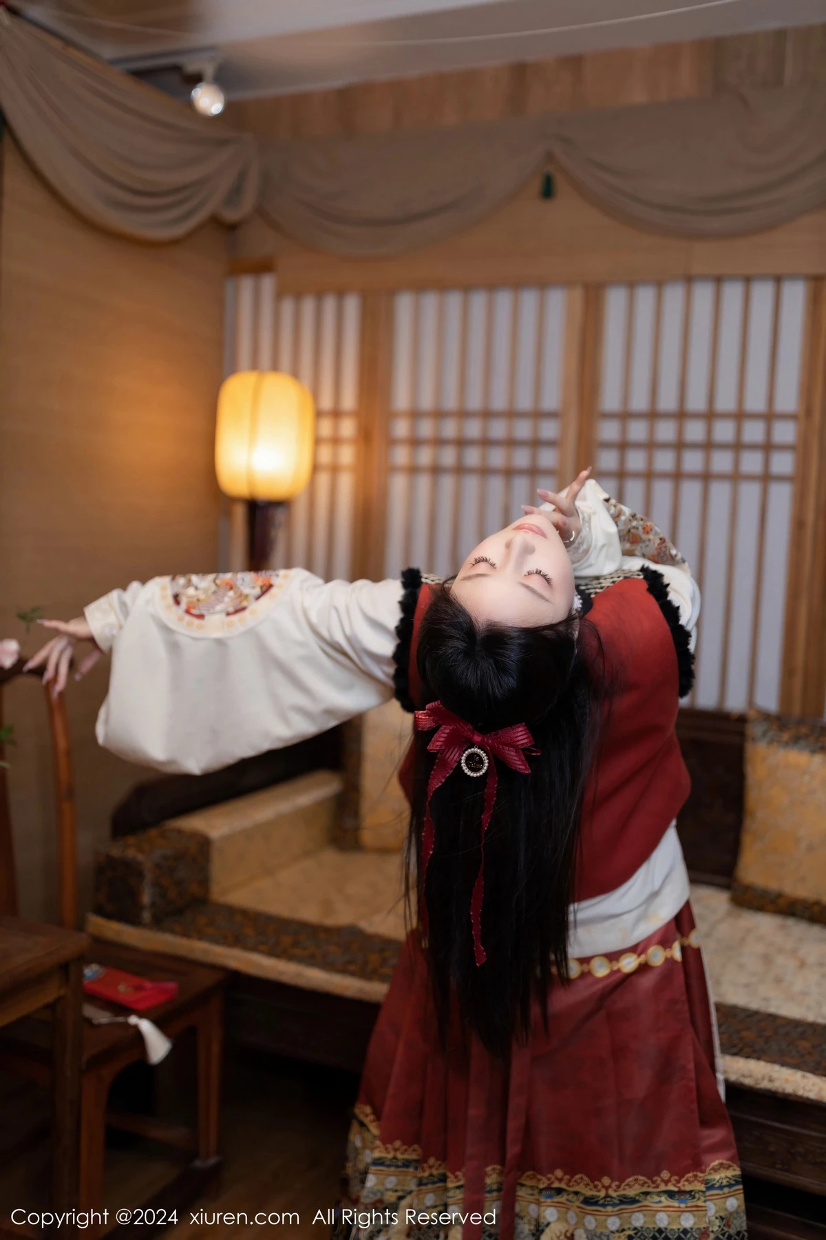 [XiuRen]高清写真图 2024.02.08 No.8095 鱼子酱Fish 美腿妩媚