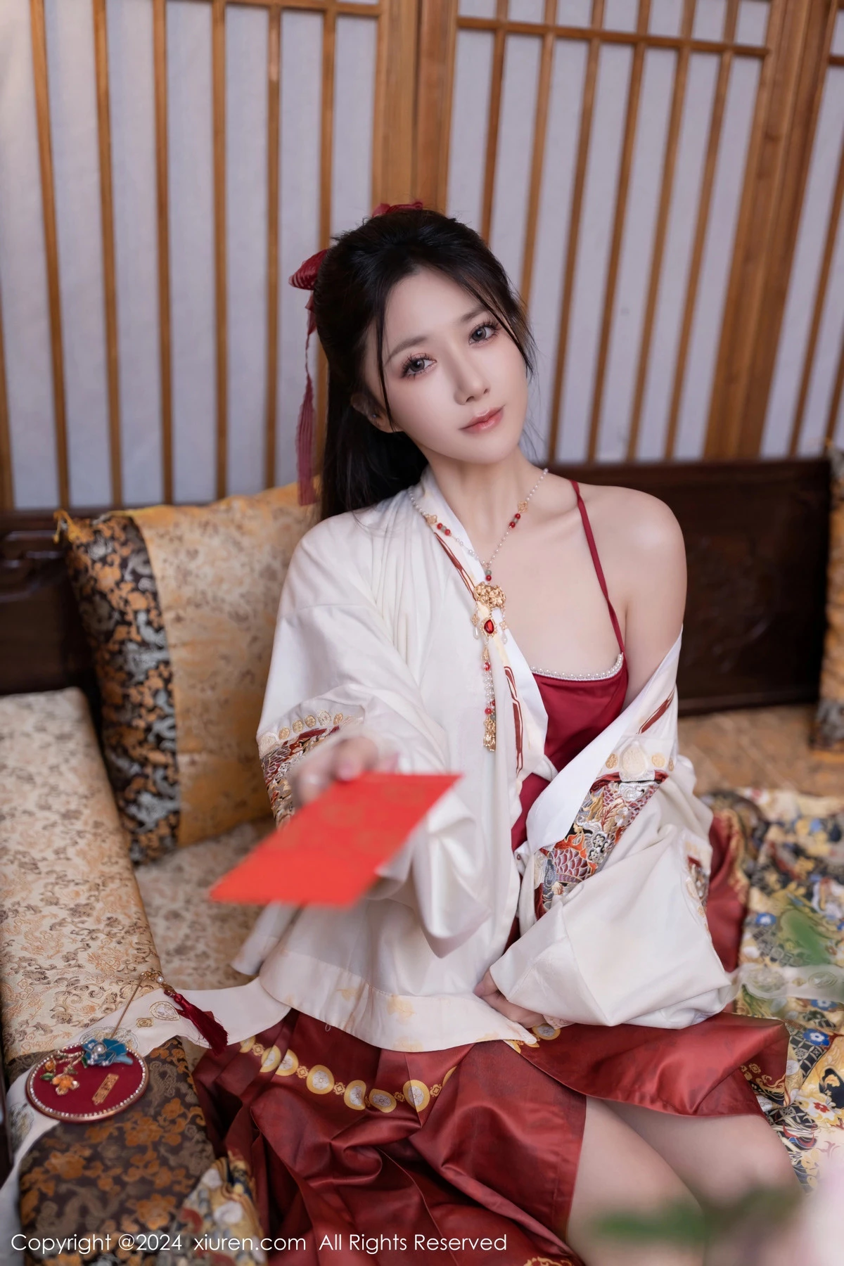 [XiuRen]高清写真图 2024.02.08 No.8095 鱼子酱Fish 美腿妩媚