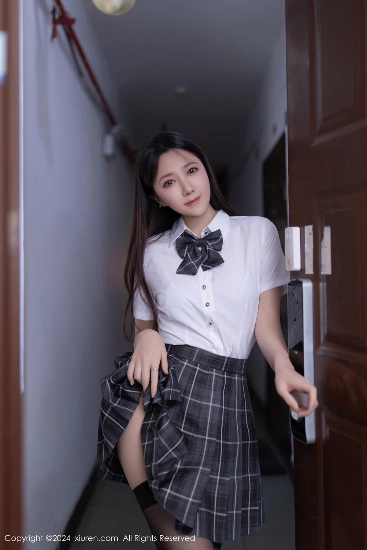 [XiuRen]高清写真图 2024.05.10 No.8516 鱼子酱Fish 黑丝美腿