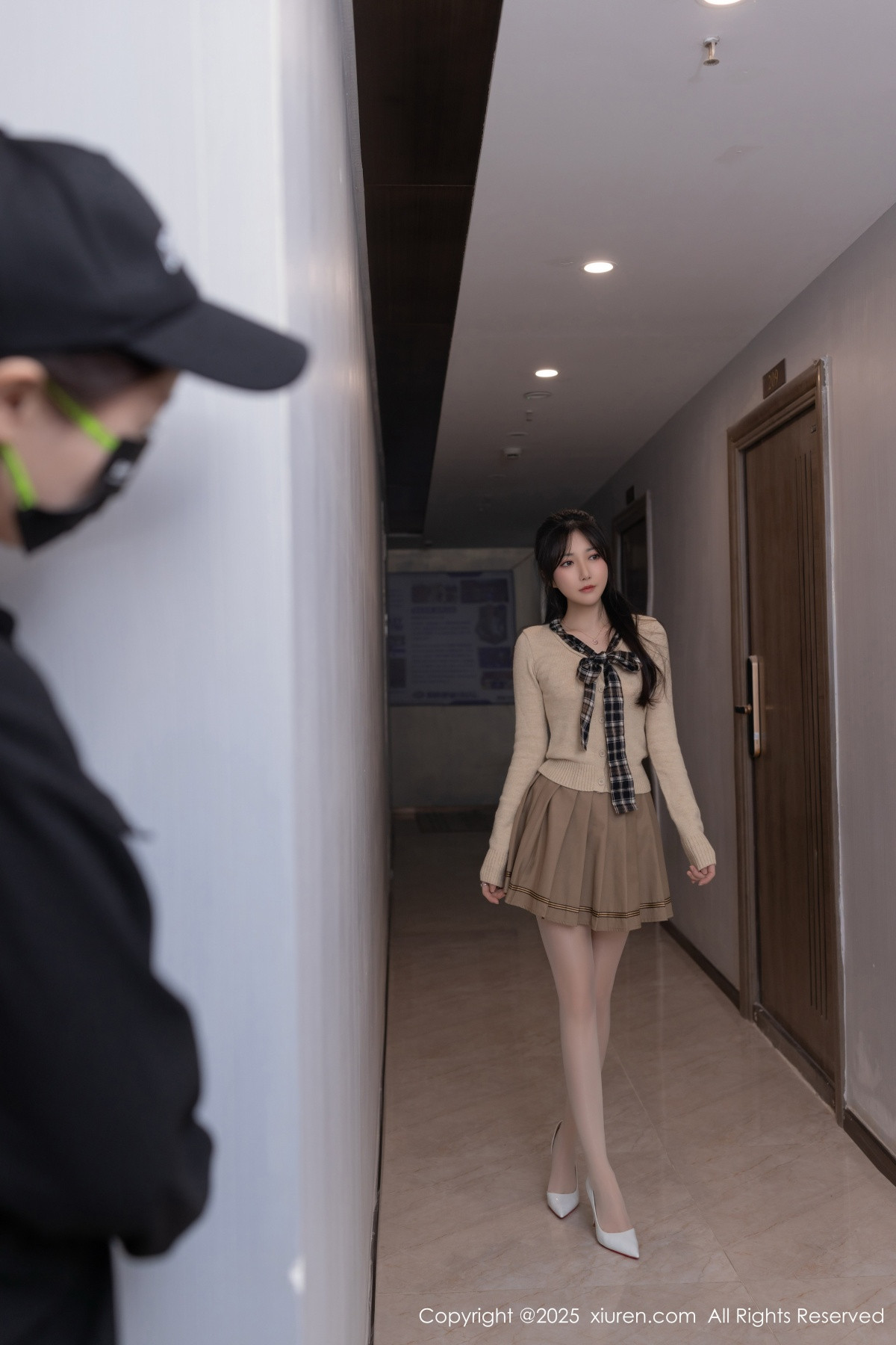 [XiuRen]高清写真图 2025.03.07 No.9988 鱼子酱Fish 丝袜美腿