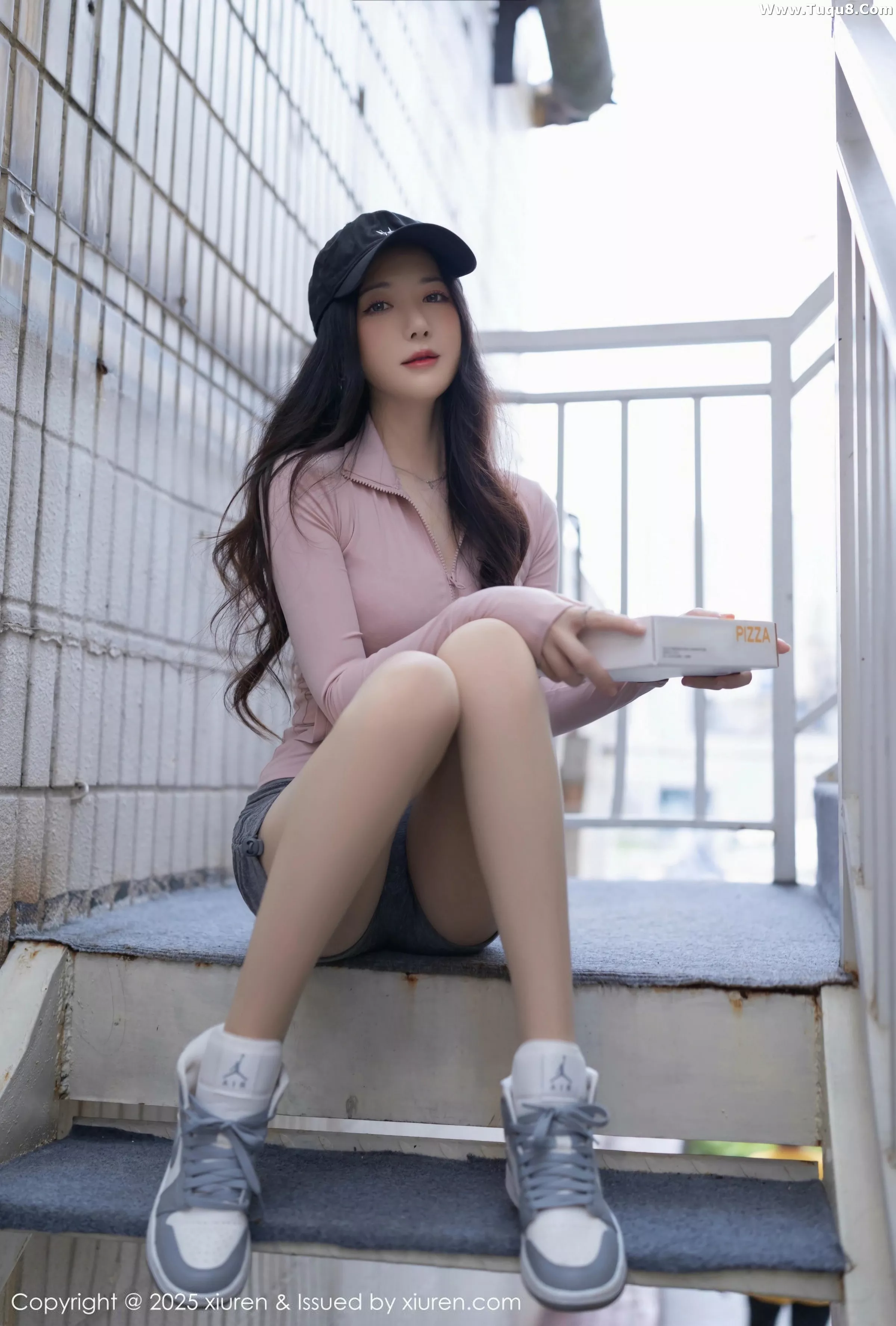 [XiuRen]高清写真图 2025.07.11 No.10542 鱼子酱Fish 灰色内衣