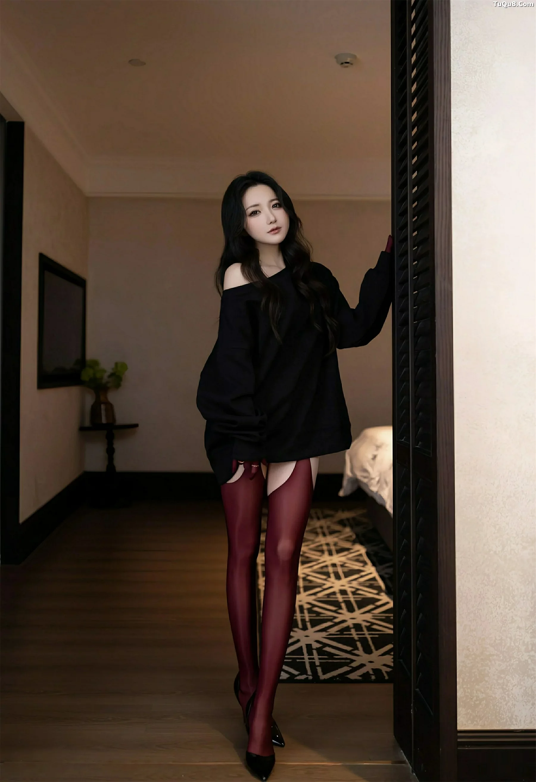 [XiuRen]高清写真图 2025.09.19 No.10790 鱼子酱Fish 红色丝袜