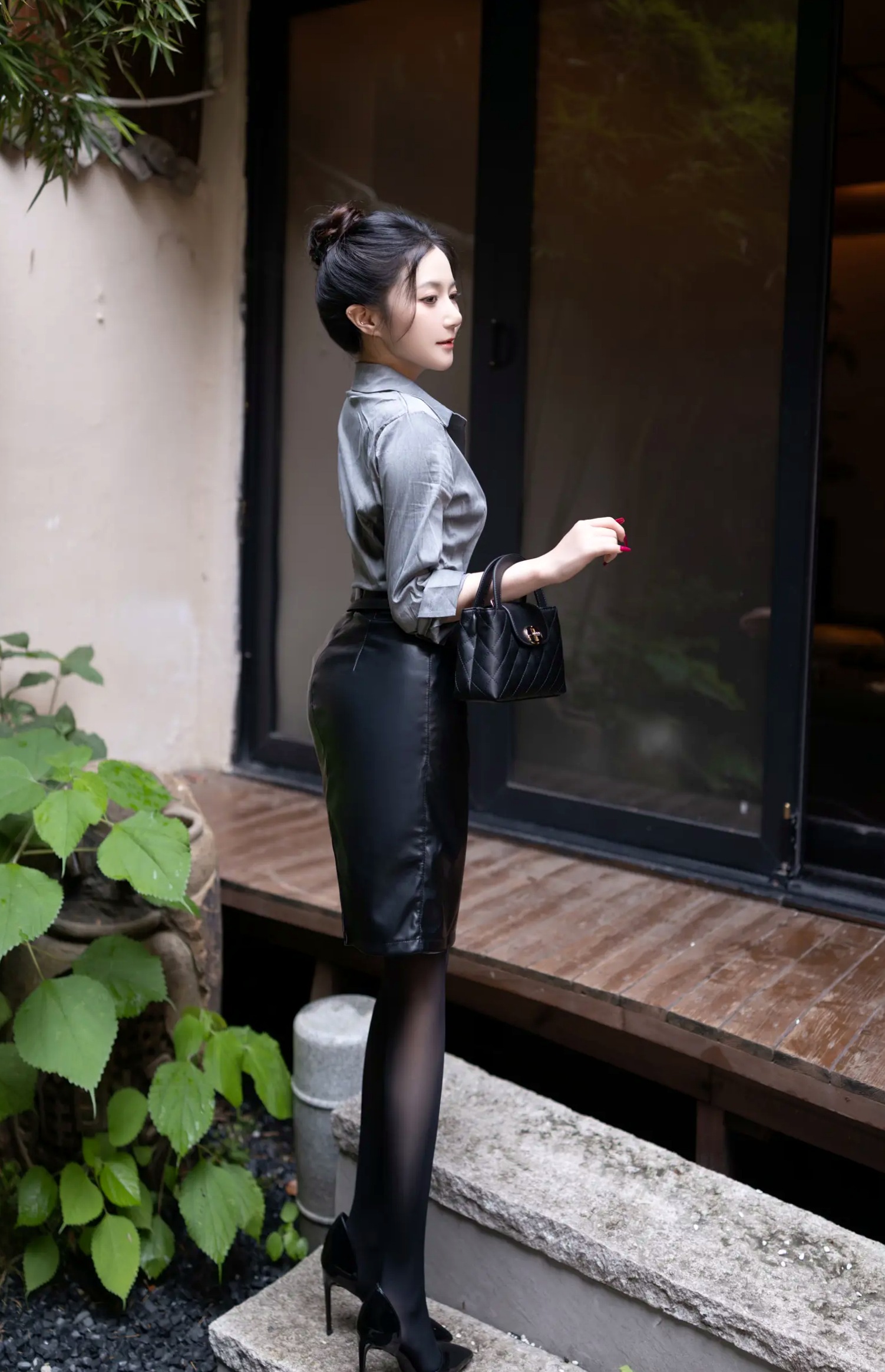[XR] 鱼子酱Fish 按摩大尺度私房照，黑色内衣诱惑，展现极品身材与曼妙曲线[120P]