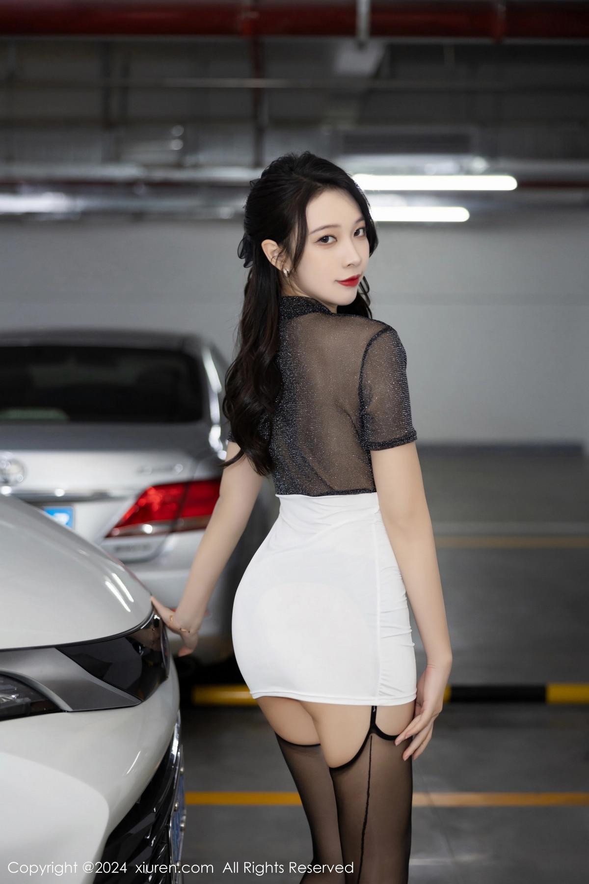 [XiuRen]高清写真图 2024.01.25 No.8017 郑颖姗Bev 短裙美腿