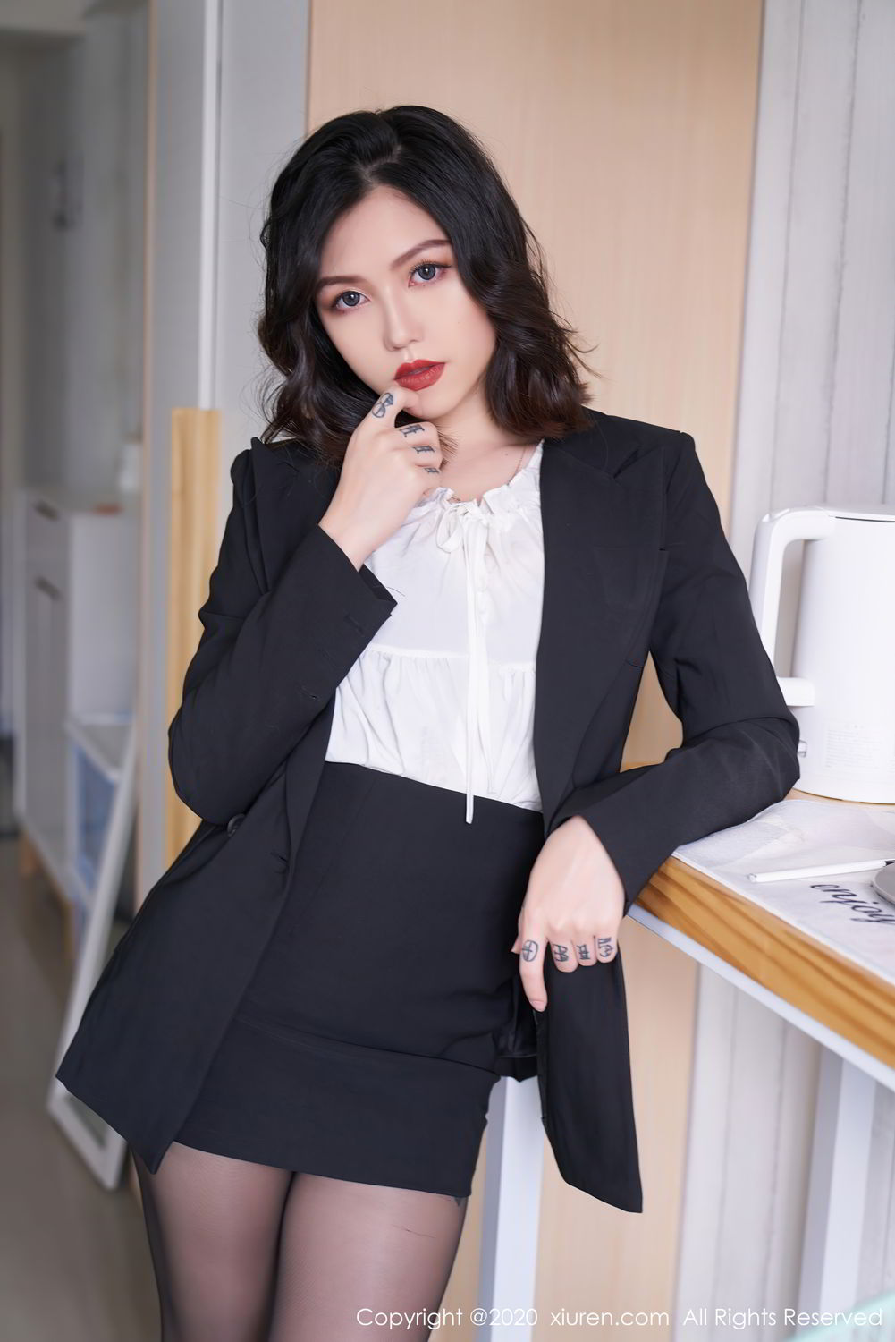 [XiuRen]高清写真图 2020.10.29 No.2711 舌尖上的菊花Ace