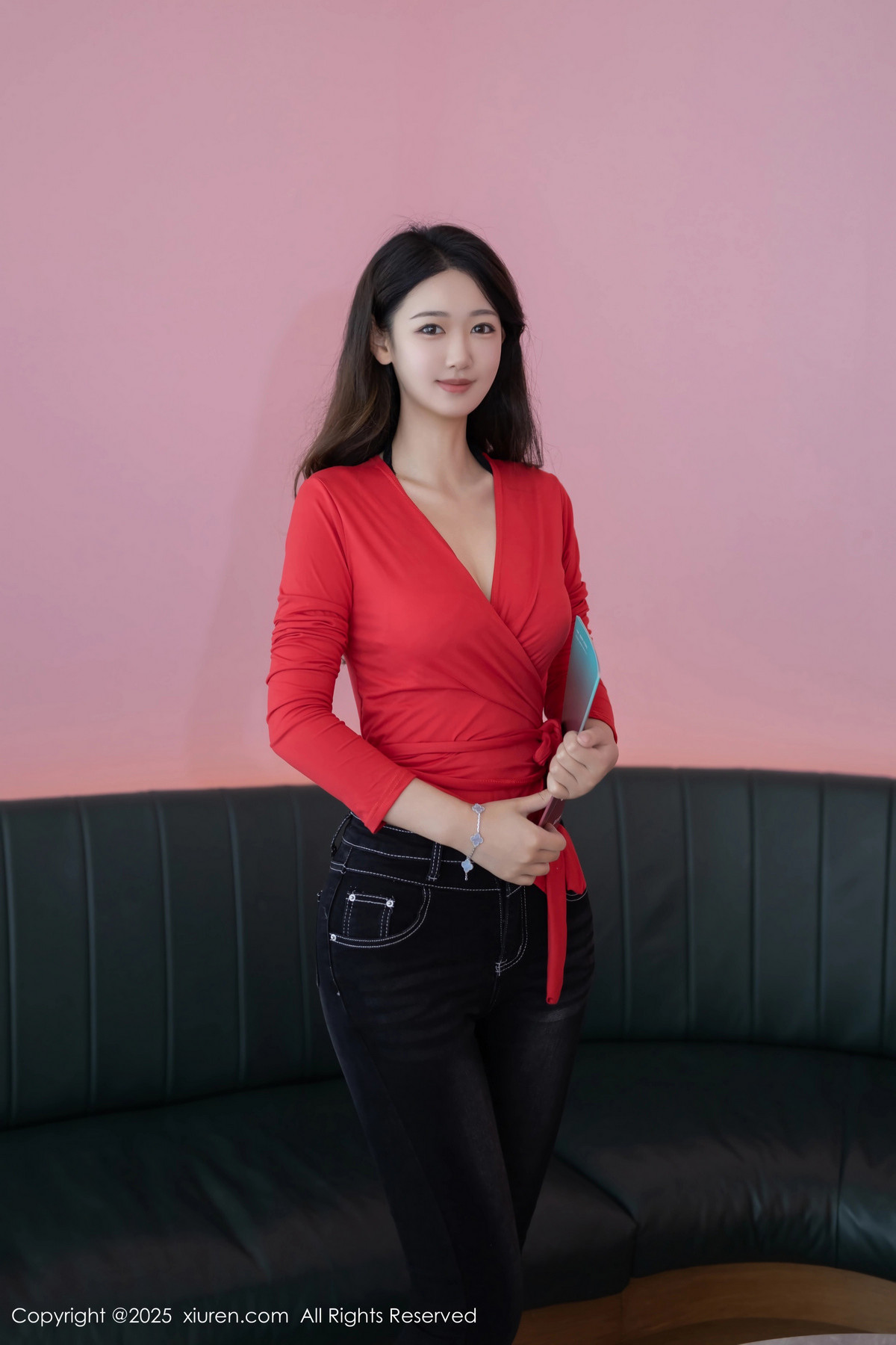 [XiuRen]高清写真图 2025.02.17 No.9894 唐安琪 美腿丝袜
