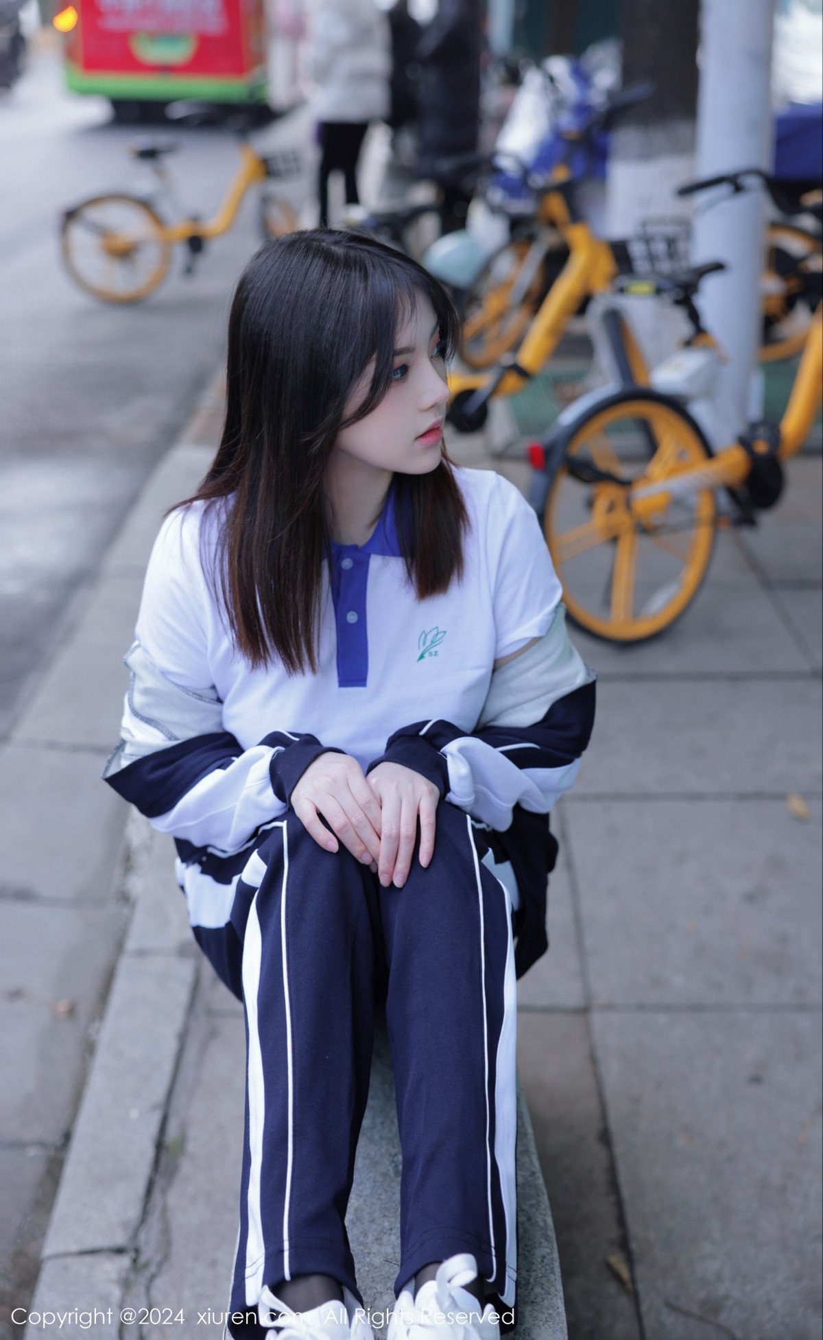 [XiuRen]高清写真图 2024.01.19 No.7994 豆瓣酱 制服美臀