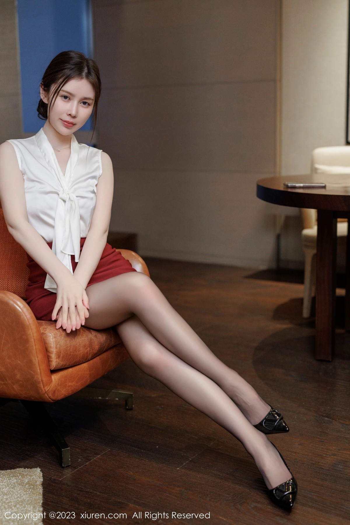 [XiuRen]高清写真图 2023.05.12 No.6727 吴雪瑶 短裙美腿