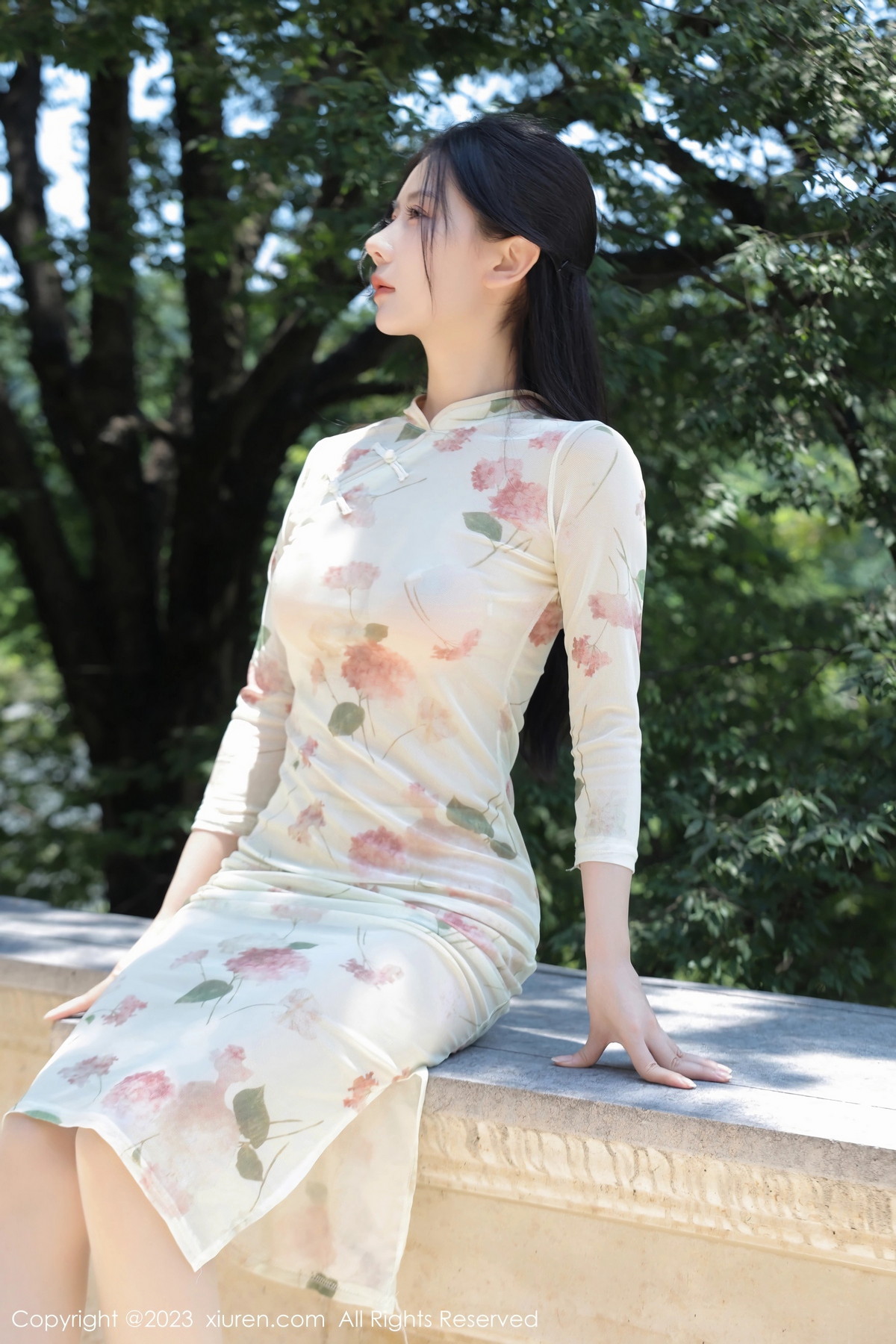 [XiuRen]高清写真图 2023.08.01 No.7168 尹甜甜 旗袍美腿