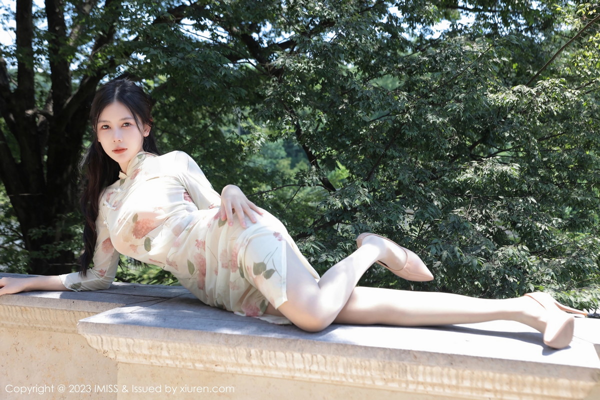 [XiuRen]高清写真图 2023.08.01 No.7168 尹甜甜 旗袍美腿